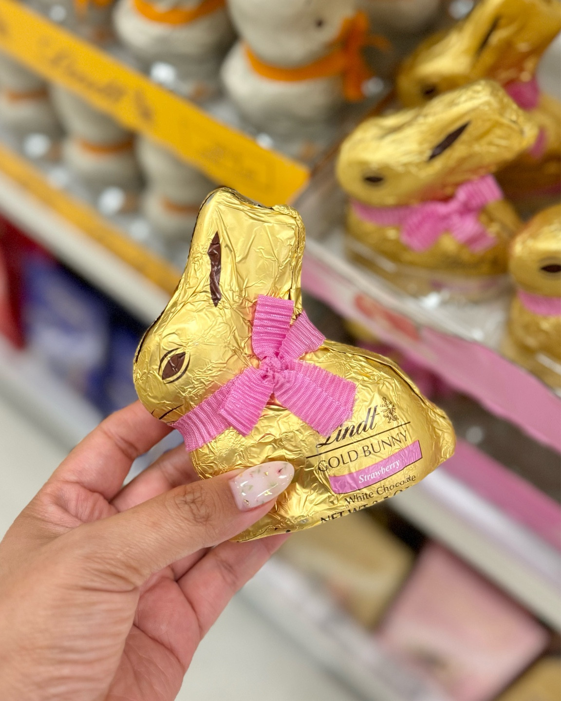 These Lindt chocolate bunnies will look so cute in your little ones Easter basket!