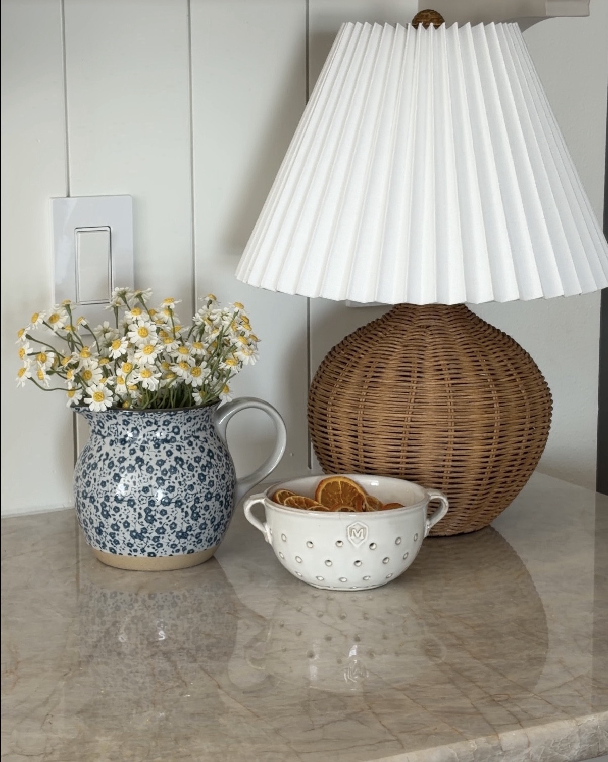 These Amazon faux Daisies are the real deal!😍 And the price is even better!🤩
#amazonhome

#LTKHome