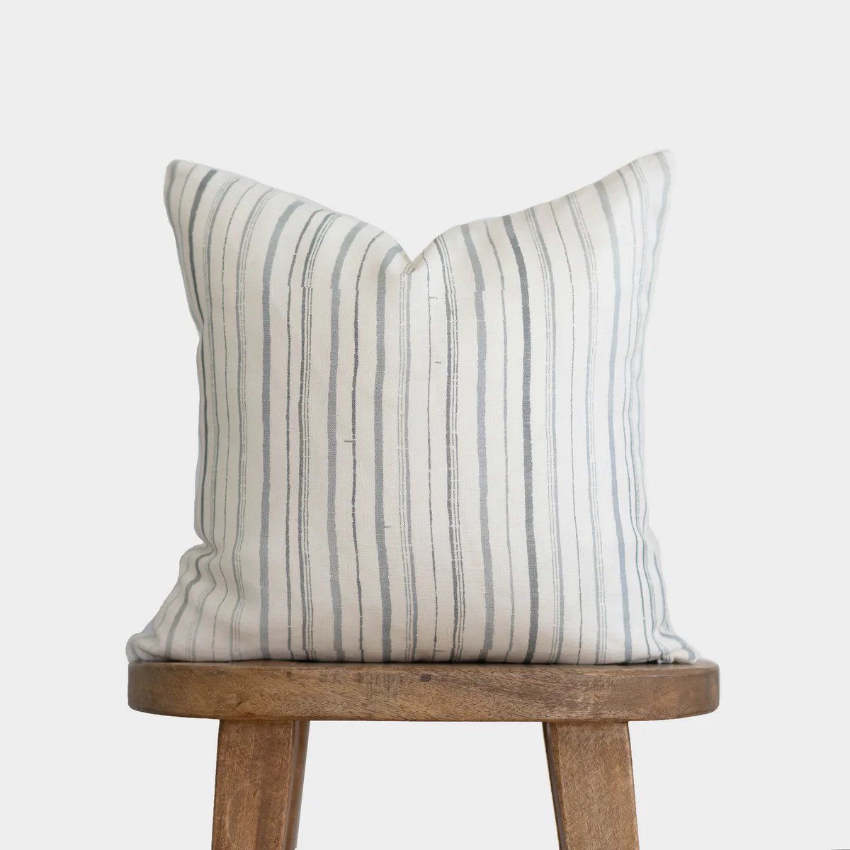 Mack in Linen Double-Sided - 18" | 22" | Woven Nook
