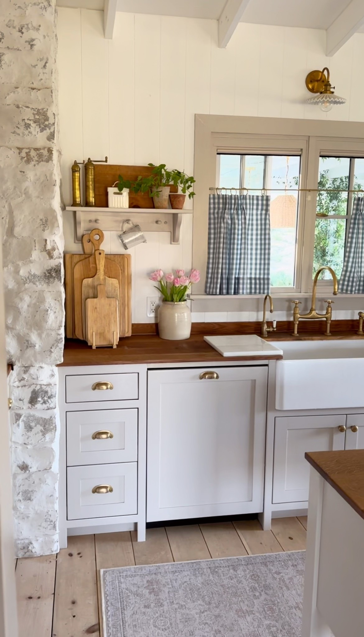 I love , love my classic white
@twopagescurtains, but I was feeling like a pop of color would be fun for spring and summer! And OMG!! I love it SO much!
Use code "HANNAHWESTBY" for 26% off #twopageshome #ad
#TWOPAGESChallenge #TWOPAGESGlowUp
