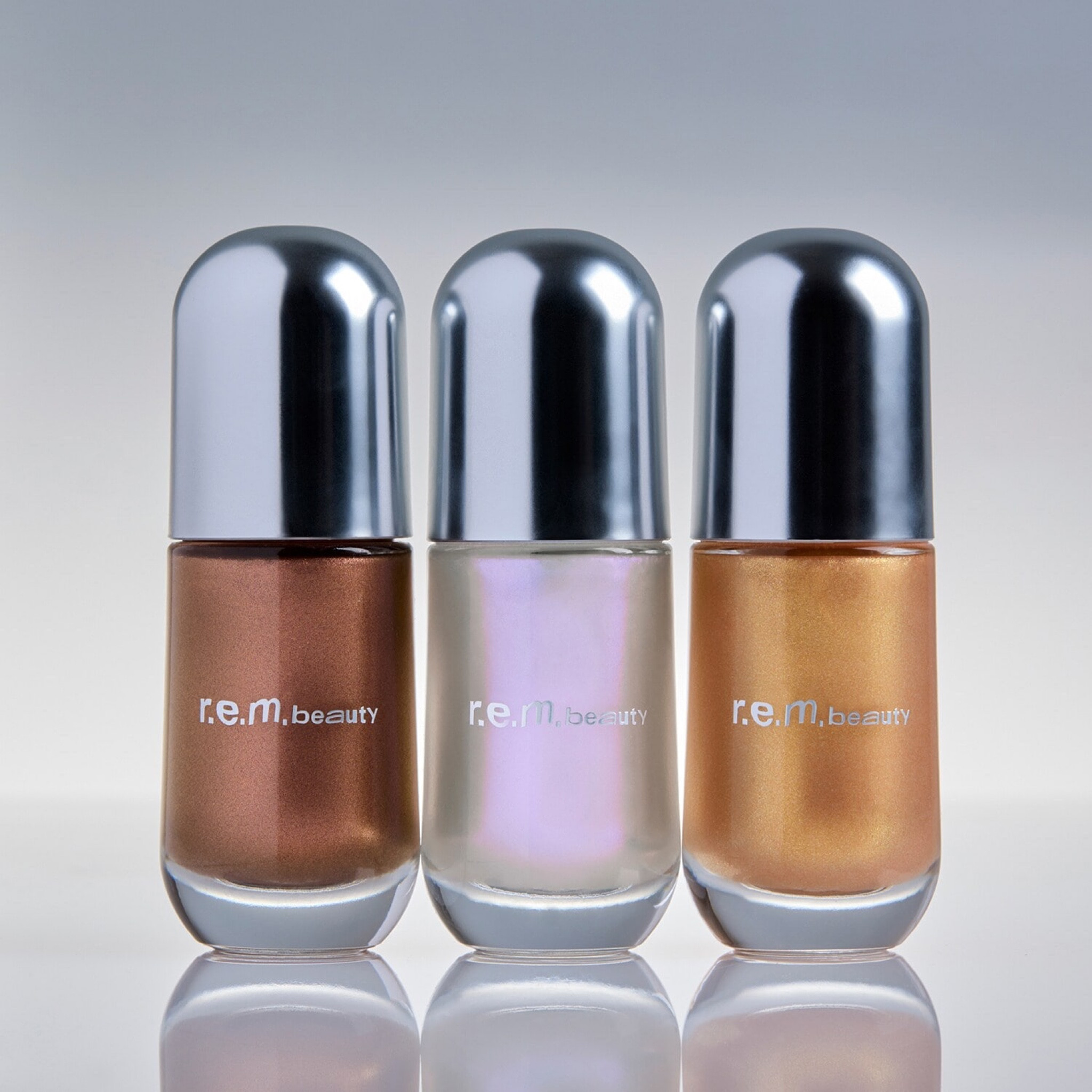 🌟REM BEAUTY DREAMGLOW🌟

È il nuovo siero illuminante di @r.e.m.beauty, un vero e proprio elisir di bellezza dalla texture leggera ed idratante, in grado di donare un colorito radioso a viso e décolleté (può essere applicato da solo o mescolato al proprio fondotinta).

Le colorazioni disponibili sono 3:
- AURA, uno shimmer iridescente;
- HONEYPOT, uno champagne con riflessi oro caldi;
- GODDESS, un bronzo con riflessi fucsia. 

Il prezzo è di 28 euro. Proverete questa novità?
#rembeauty #rembeautyarianagrande #arianagrande #arianagranderembeauty #sephora #sephoraitalia #dreamglowrembeauty #rembeautyserum 