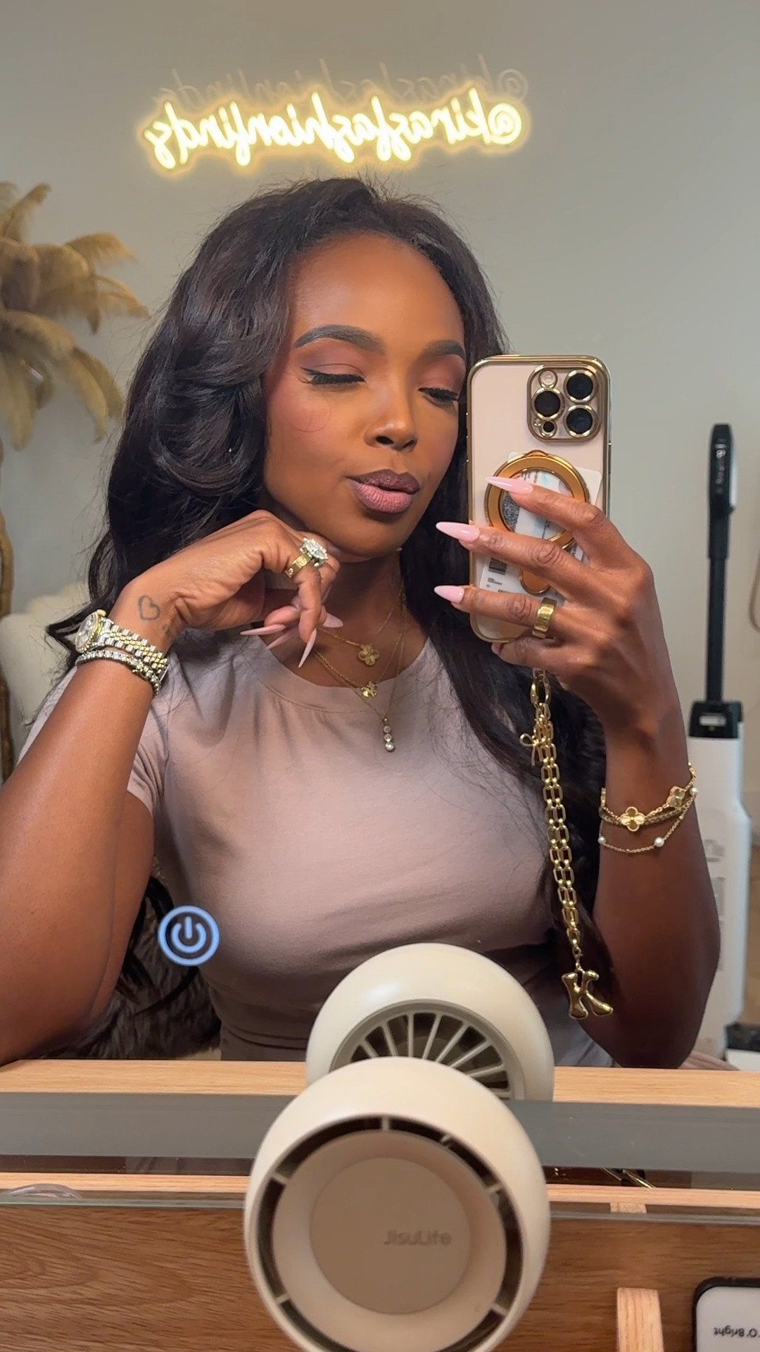 ✨ If there’s one thing I’ll always love, it’s a good lip gloss and a simple skincare routine. I’ve tried so many products over the years, but I always come back to the ones that make my skin look healthy and my lips look glossy without feeling sticky. These are the little everyday favorites that help me feel put together, even on the busiest days. 

Un buen gloss y una rutina sencilla de skincare siempre serán de mis favoritos. Son esos productos que uso una y otra vez porque me hacen sentir arreglada sin mucho esfuerzo. 💄

Follow me on Instagram and YouTube
@kirasfashionfinds

#LTKBeauty #LTKvlog #LTKselfcare