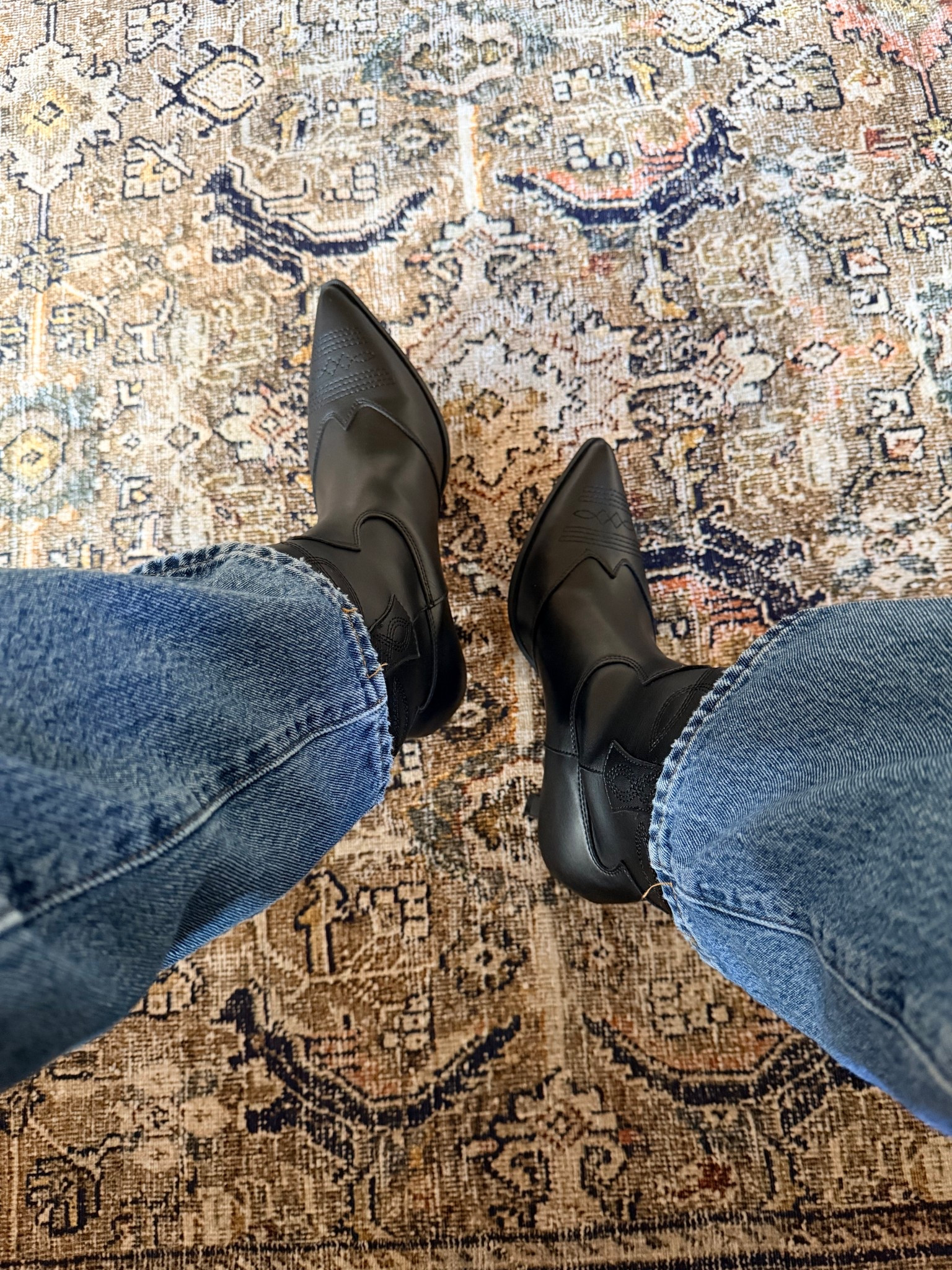 Favorite black booties ever. So comfy, classic yet unique 🖤



#LTKootd