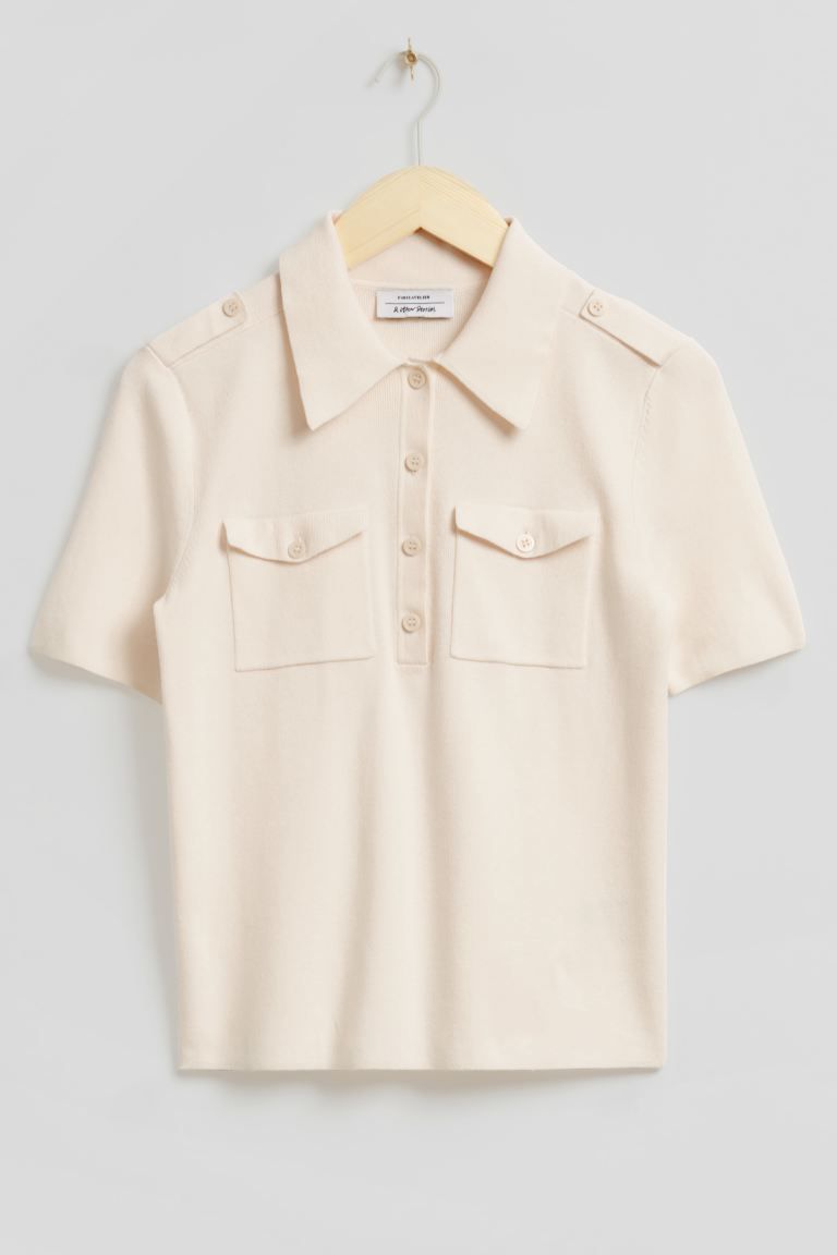 Körpernahes Poloshirt mit Uniformdetail | H&M (DE, AT, CH, NL, FI)