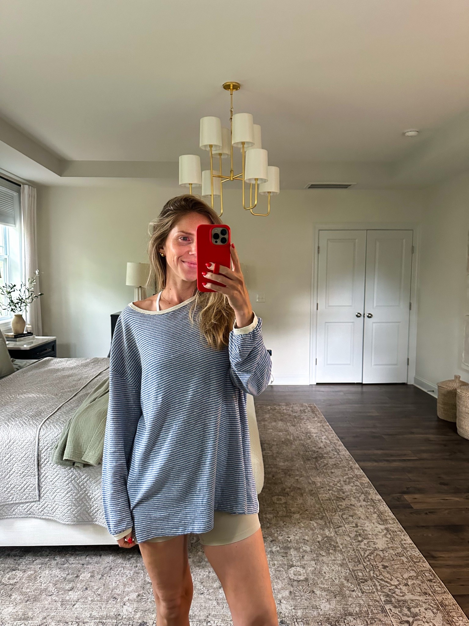 Love how lightweight this long-sleeve is. Wearing small in top and M in shorts 