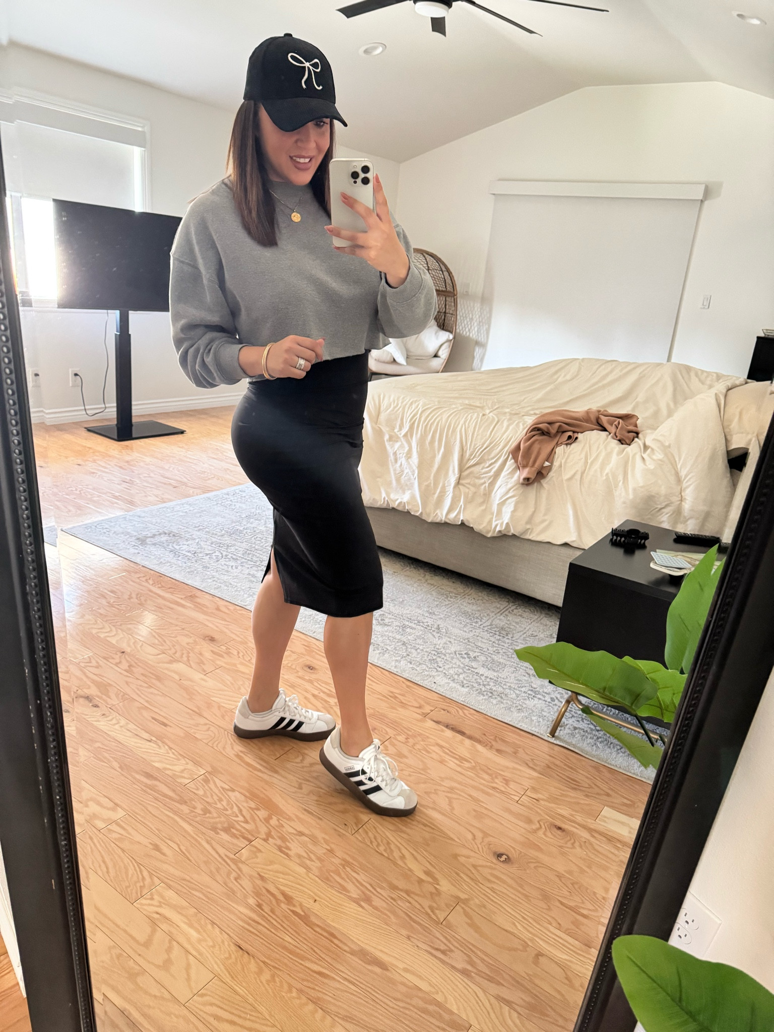 Casual outfit, weekend look, kids birthday party mom outfit, sneakers, crop sweater 