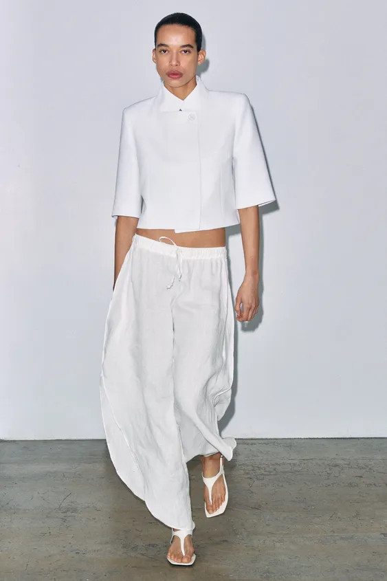 ZARA WOMAN COLLECTIONShort blazer with a high collar and short sleeves. Chest welt pocket. Tonal ... | Zara US