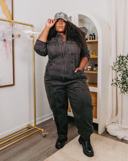 M#AD #TargetTueaday @target @targetstyle 

She’s giving construction worker but make it fashion. This head to toe Target look is linked in my LTK. 

Boiler Suit in a 22 - runs large. 



#LTKfindsunder50 #LTKplussize #LTKsalealert