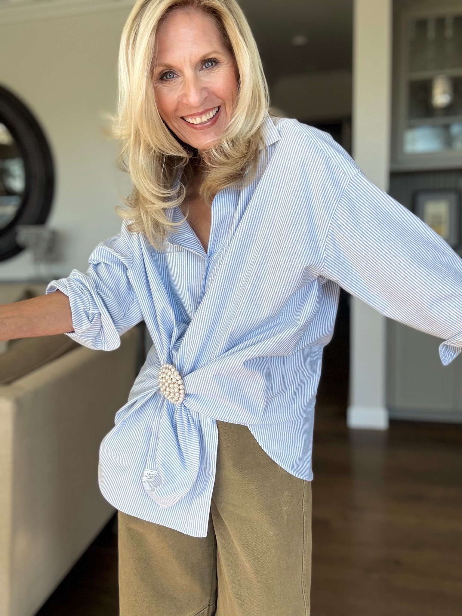 “Brooch” Hack 

Brooches and Pins are surfacing for Spring so let’s get creative.

I’m giving you something radical, but I love the look. Make sure your shirt is roomy. You’re going to love how it drapes!

Watch a couple times to see how easy it is to do. I’ll link some fun brooches just for you.

Follow me for more 50+ style inspiration.



#LTKootd #LTKOver40