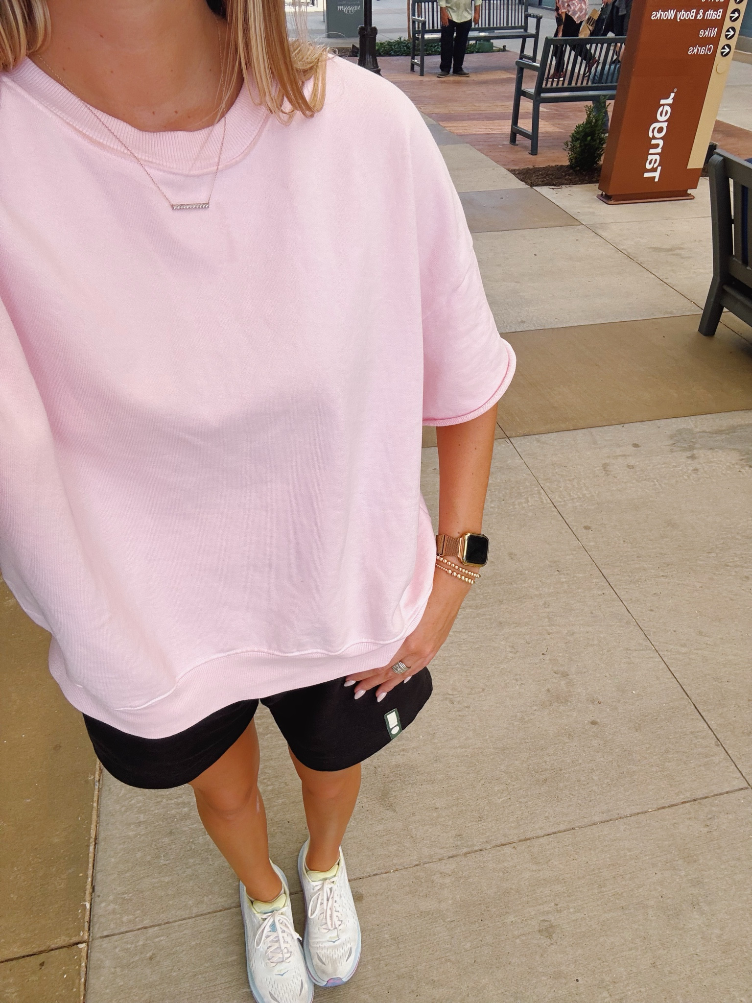 Shopping ootd 🩷🙌🏼
Daily drills but linking similar! 
- top S
- bottom S
- shoes tts