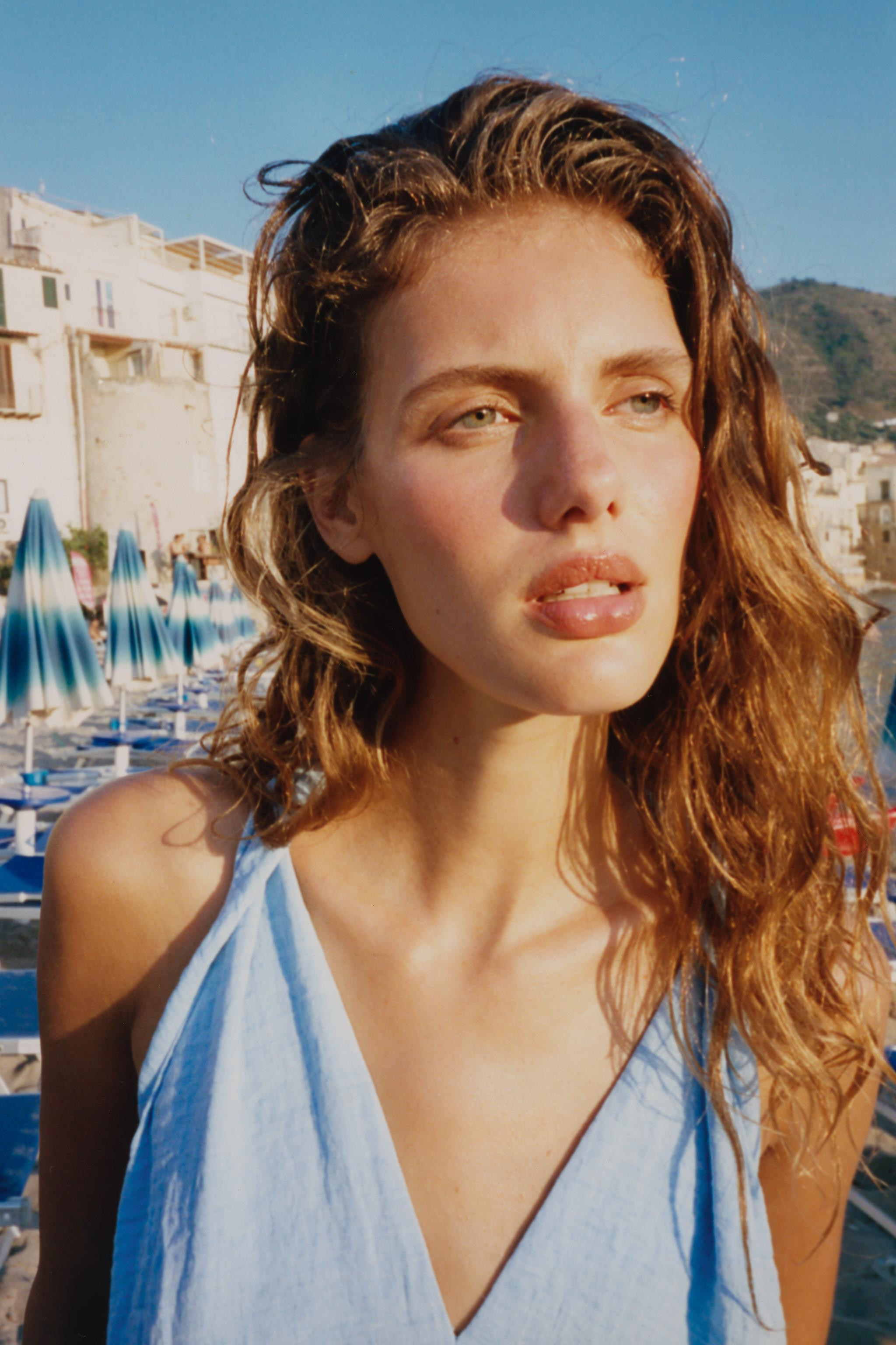 V-neck dress with twisted sleeveless design. Hidden in-seam side pockets. | Zara US