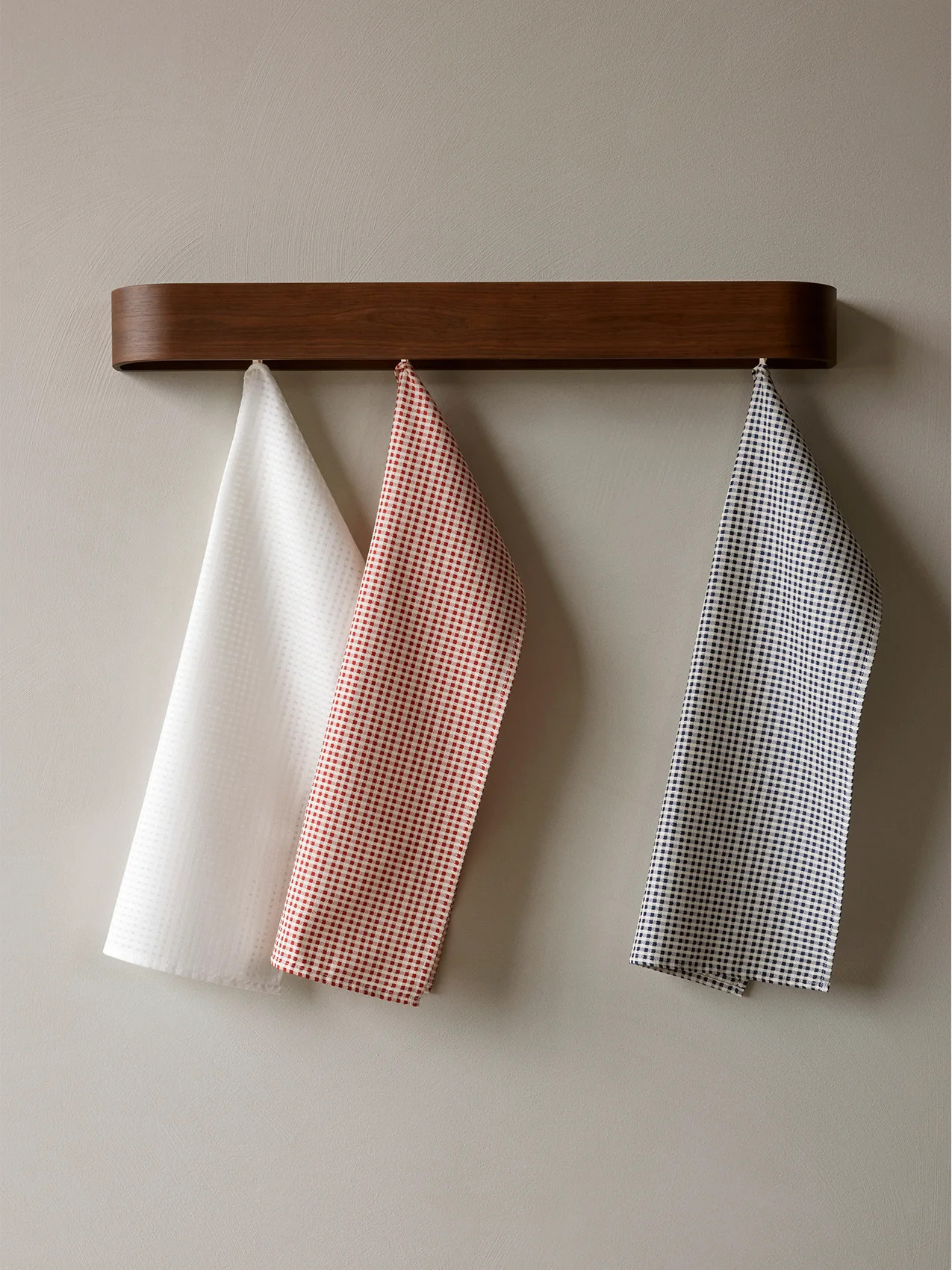 Troides Tea Towel | Chequered tea towel by Mentze Ottenstein | Audo Copenhagen
