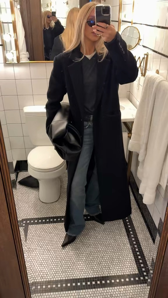 Knit - XS 
Jeans 25 
Coat - 10

#LTKshoes #LTKbag #LTKaustralia