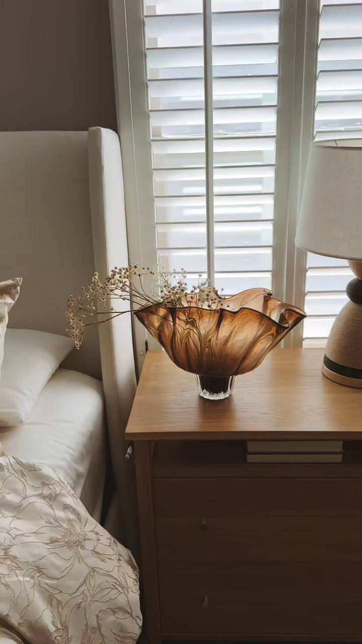 Happy Monday! Summer break is just flying by! I took last week off to spend some time with the kids and I’m back, sharing this super cute lamp with you all from @ele_lightdecor I needed a lamp for one of the nightstands in my room and this one is perfect! It’s such a cute design and I love the texture. The dimmable light sets a beautiful ambiance and the usb ports are a great bonus! 

What have you been up to this summer? 

Link in stories and bio!

#tablelamp #lighting #bedroomlamp #bedroomdecor #bedroominspo