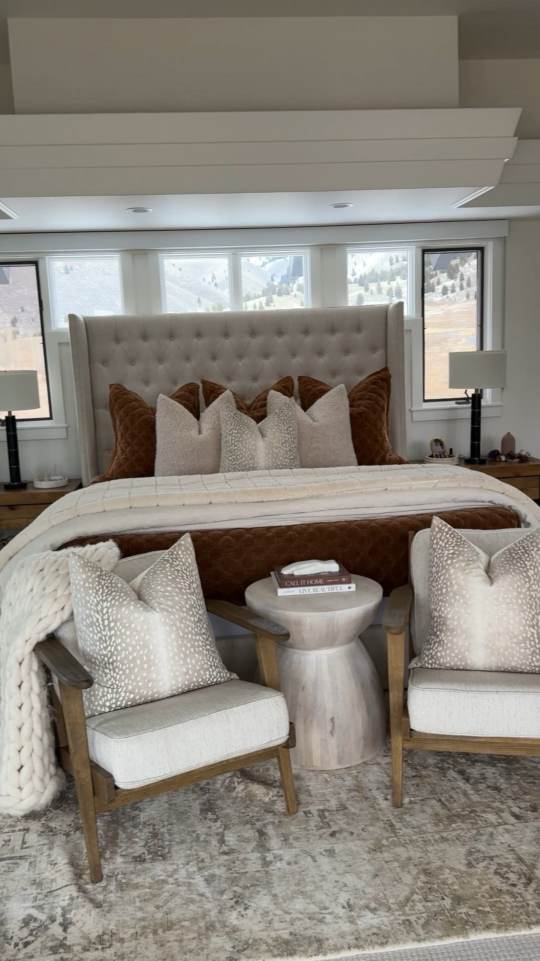 Wonder bedding refresh ❄️❄️ All the coziness ☺️

Bedroom decor
Bed
Accent chair
Floor mirror 
Pillows
Amazon 

#LTKHome #LTKSeasonal