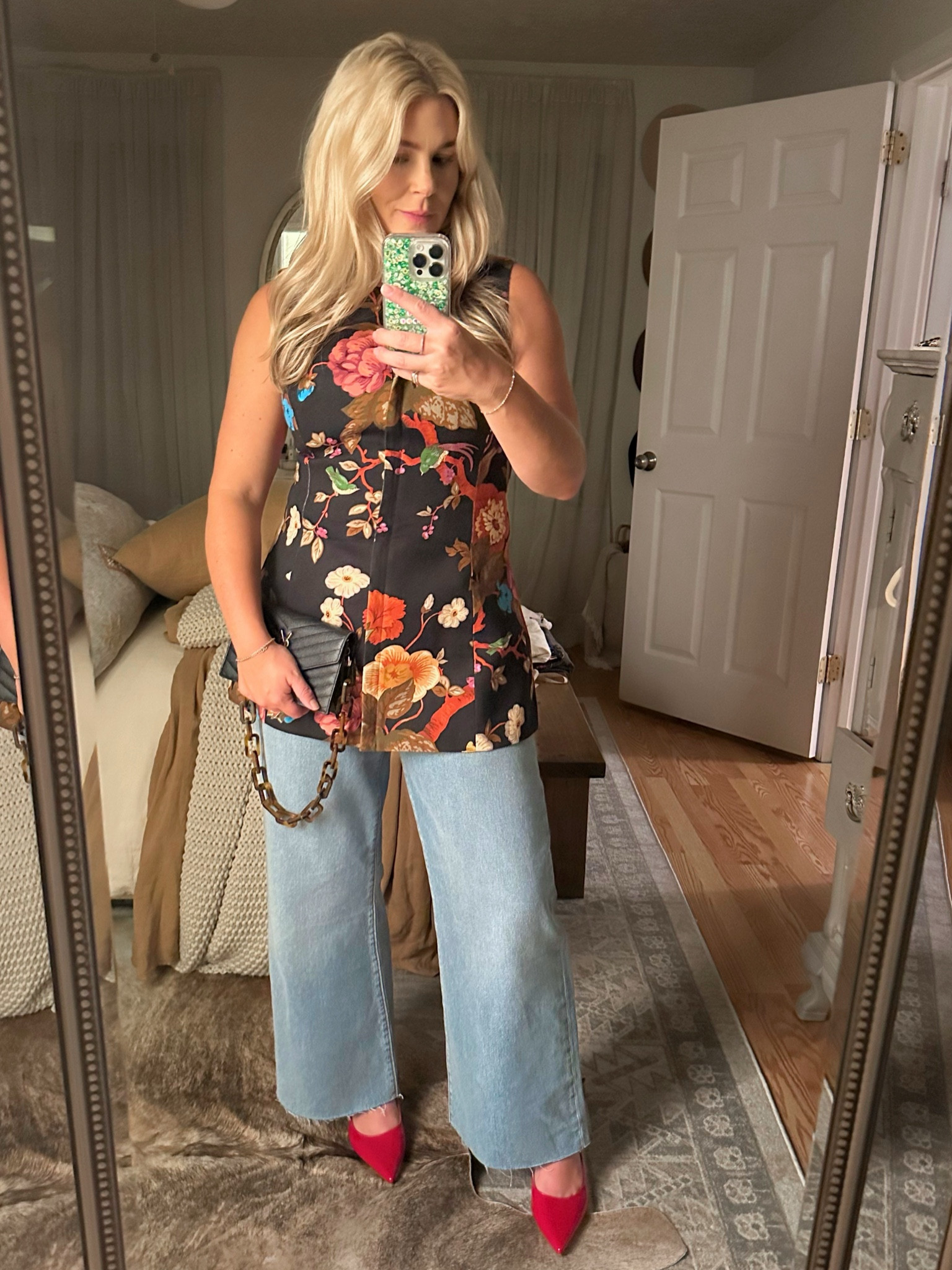 Night out. Dinner and drinks. Jeans and top. Fashion inspo. Florals for fall. Outfit inspo. Personal style. One set, multiple ways  