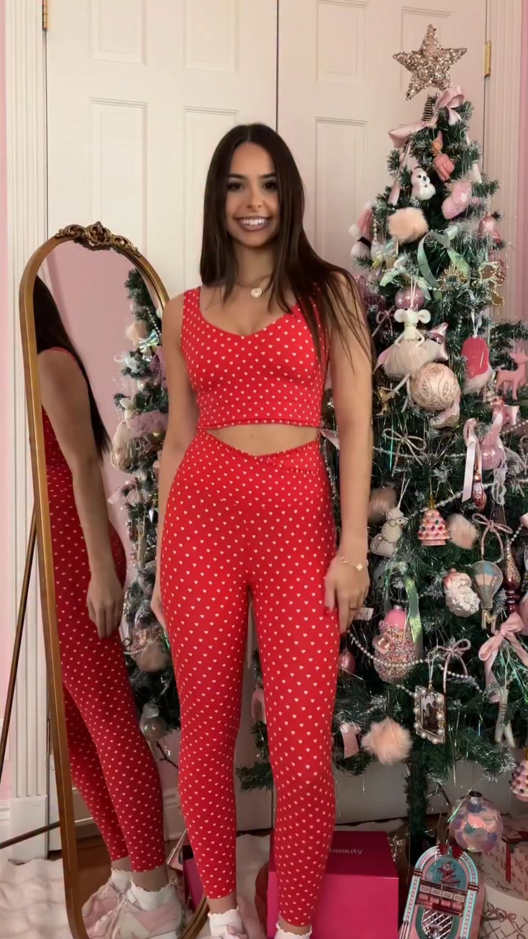 new matching sets at @target 
comment SHOP and I will send you the link when these become available online!🫶🏻🎀

#newattarget #letsbeshoppingbesties #target #targetstyle #vday2026 #allinmotion #targethaul #targetmoms #targetmom #targetlove #targetlover #newactivewear