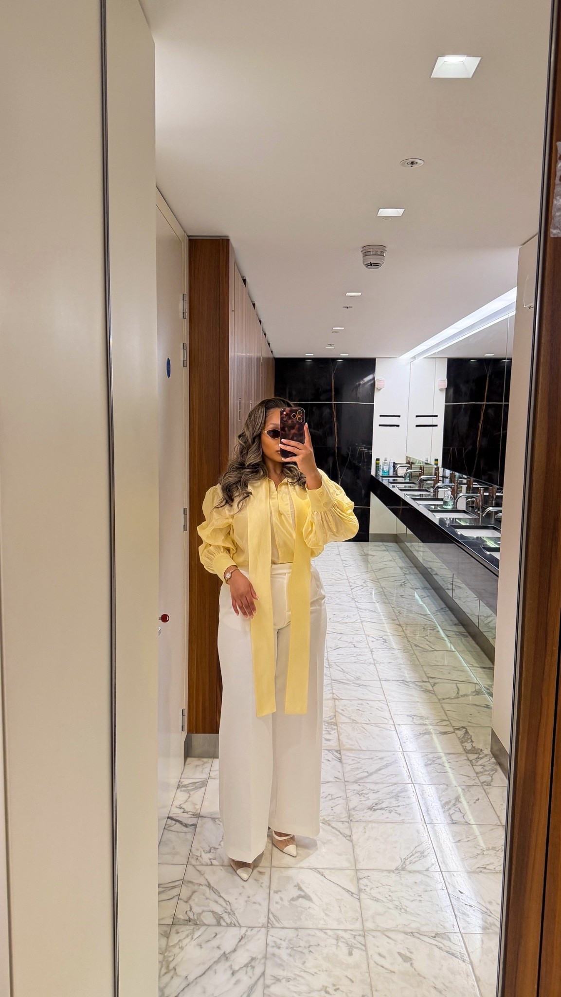 ZARA Satin Shirt & White Tailored Trousers.
Satin Shirt REF. 4786/024
White Tailored Trousers REF. 2173/608


#LTKspring #LTKworkwear #LTKmodest