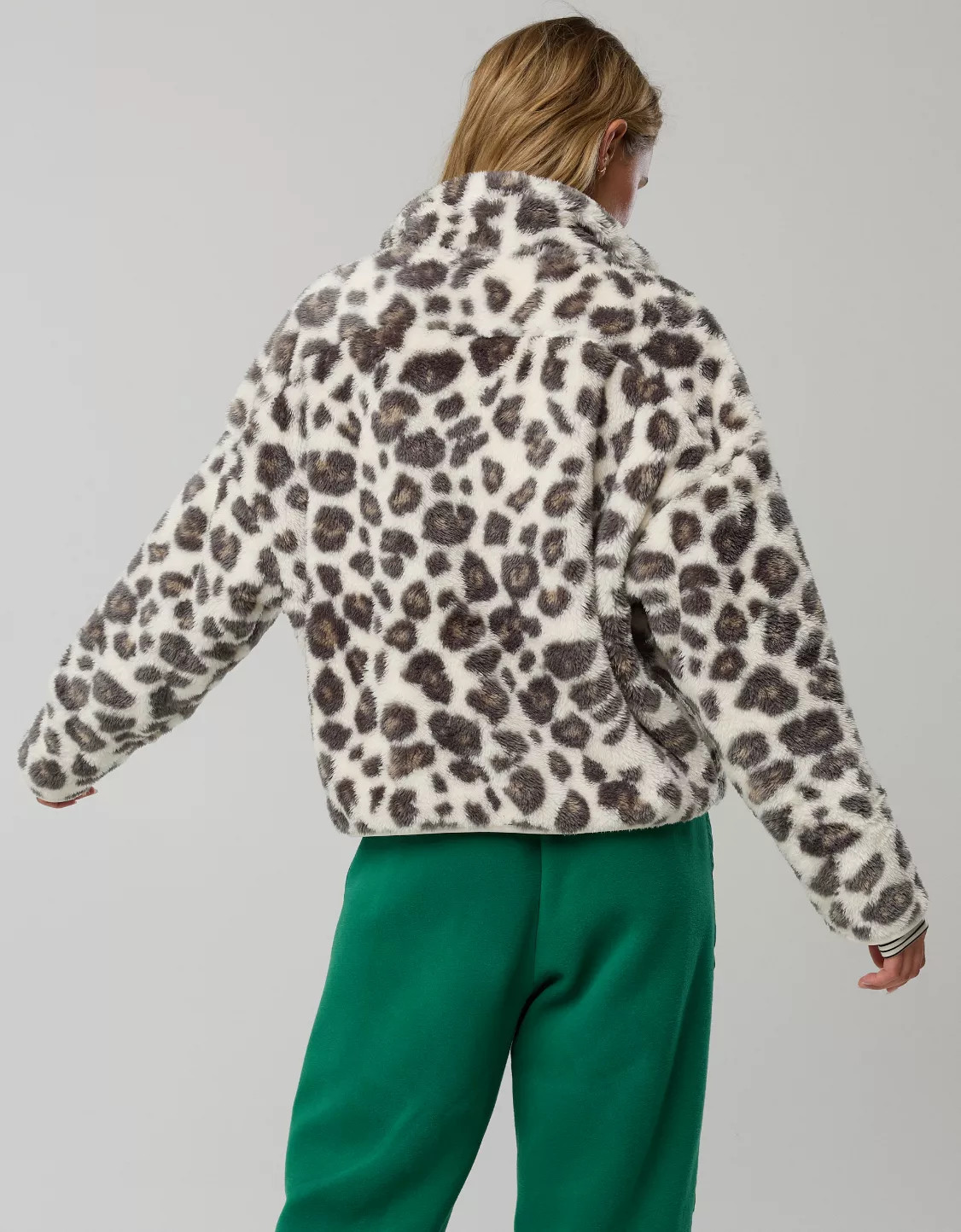 ⓘ | American Eagle Outfitters (US & CA)