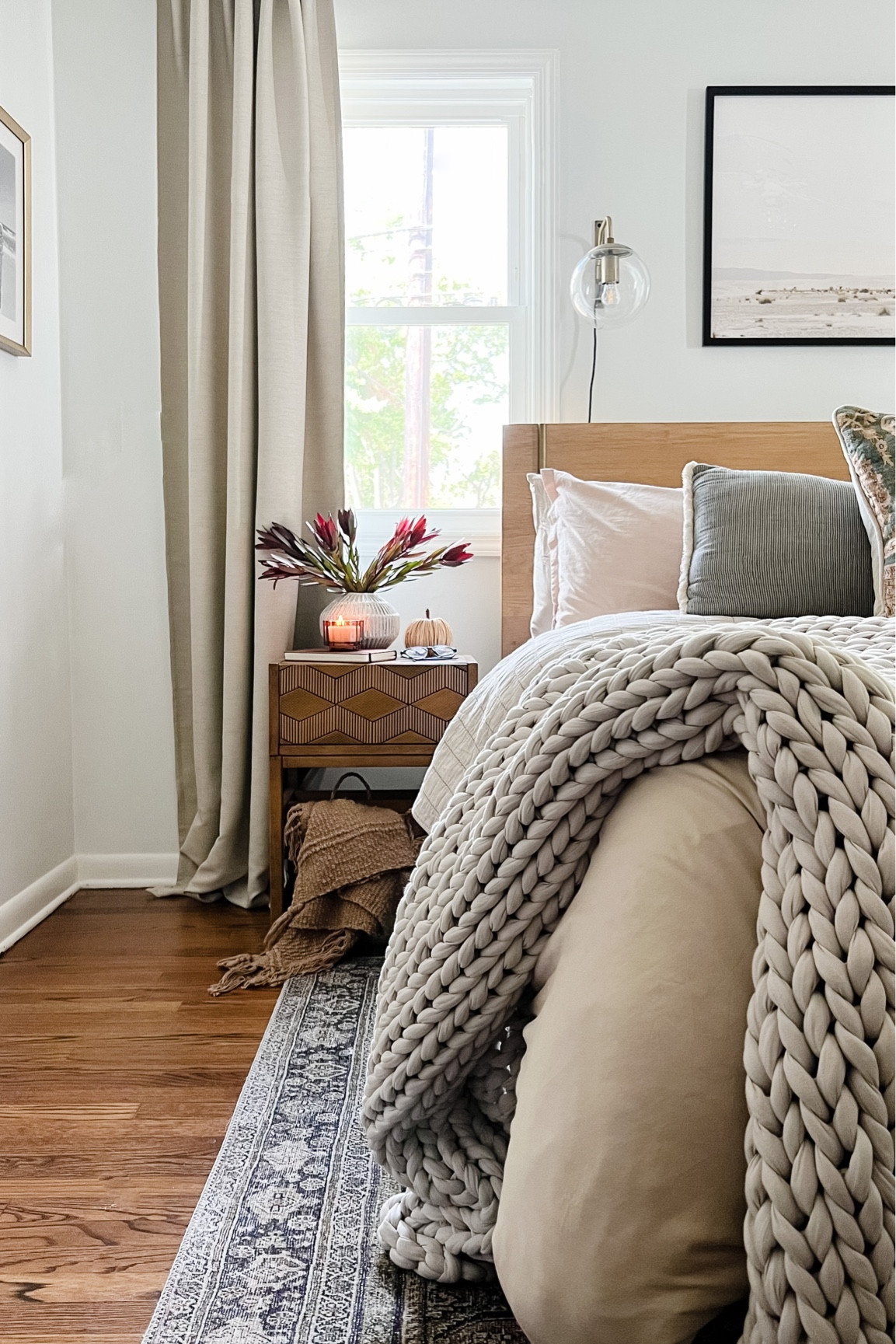 Fall bedroom decor 

#LTKhome #LTKSeasonal