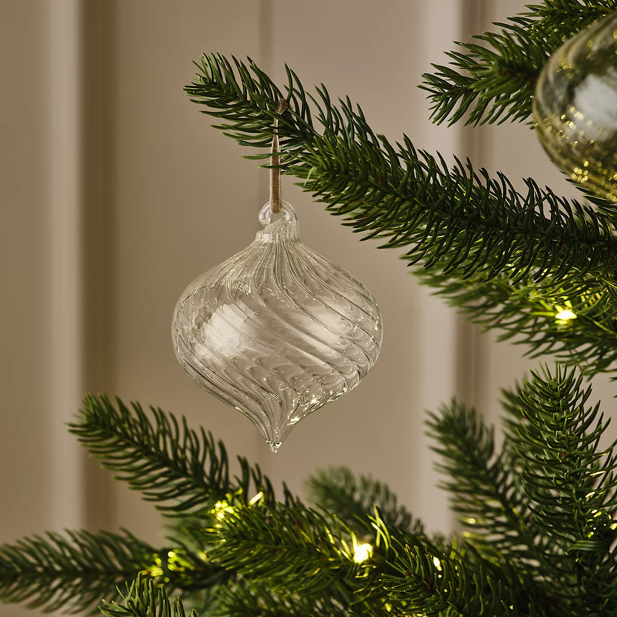Optic Swirl Bauble – 9.5cm | The White Company UK & ROW