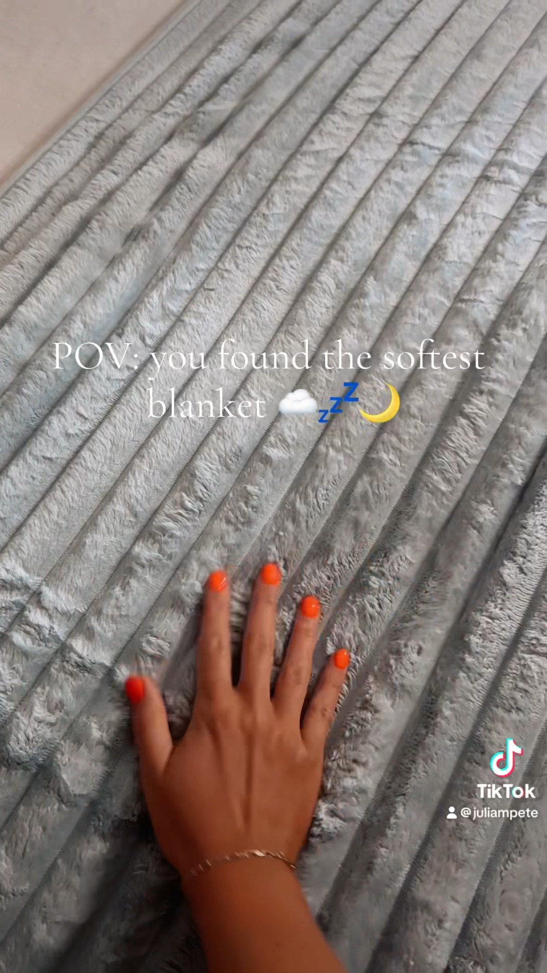 Softest blanket on Amazon ☁️💤🌙✨

Home decor
Gift guide
Gift
Home 
Bedding 
Bedroom 
Blankets
Amazon finds 
Amazon home decor
Cozy at home
Cozy

#LTKFindsUnder50 #LTKHome #LTKGiftGuide