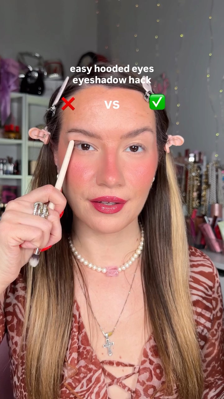 easy eyeshadow hack for hooded eyes🤍
Video inspo: @alexandraclaudia 
@natashadenona Rosy + Cool Luxe Glam eyeshadow palettes 
CODE ANASTASIA10
@milanicosmetics Fan Club Fanning Mascara
#makeup #makeuphacks #hoodedeyesmakeup #eyeshadowtutorial #makeuptutorial

#LTKBeauty