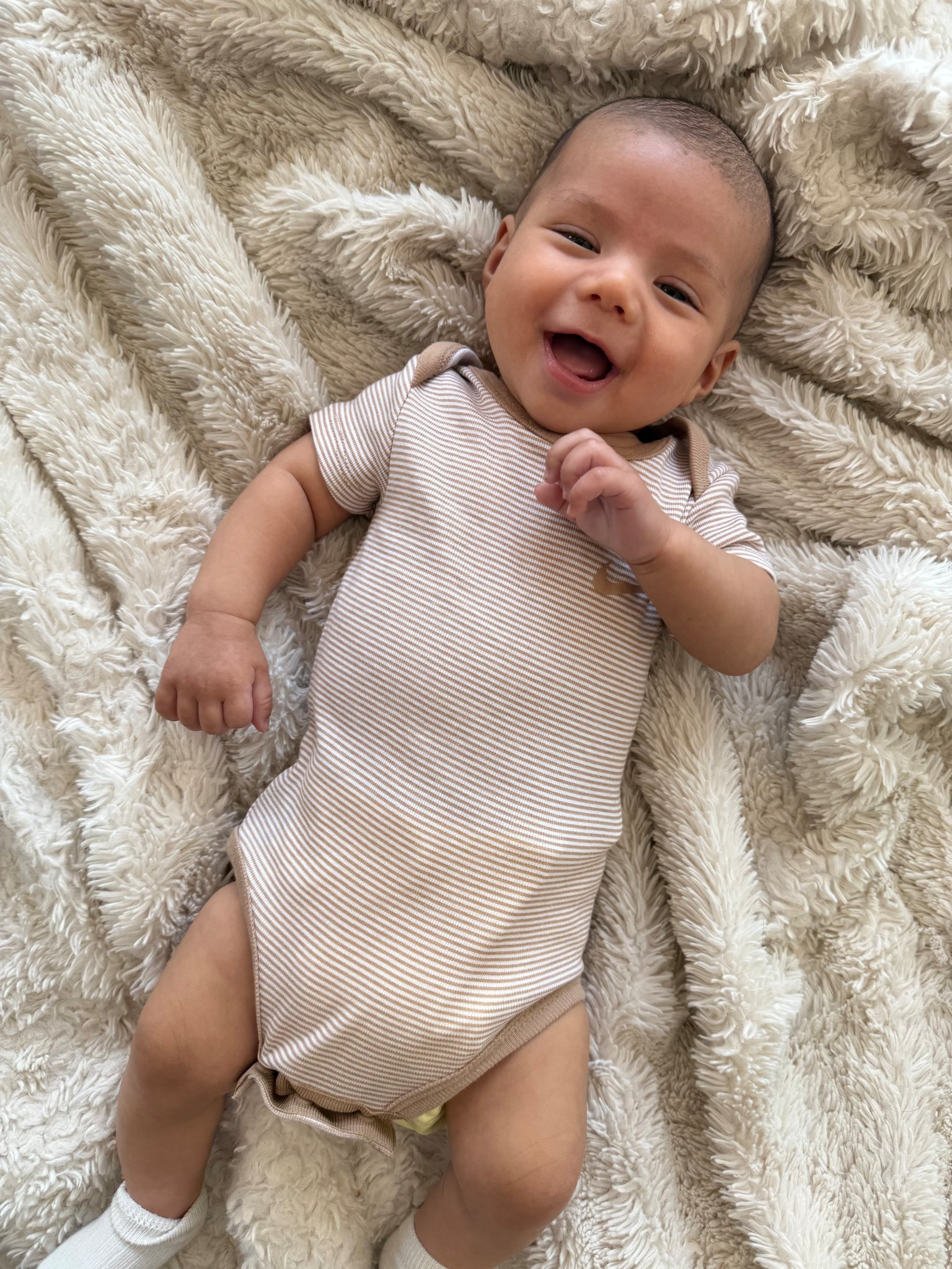 If you’re a mom still in her beige era, this onesie 3 pack should be on your list 🤭😱