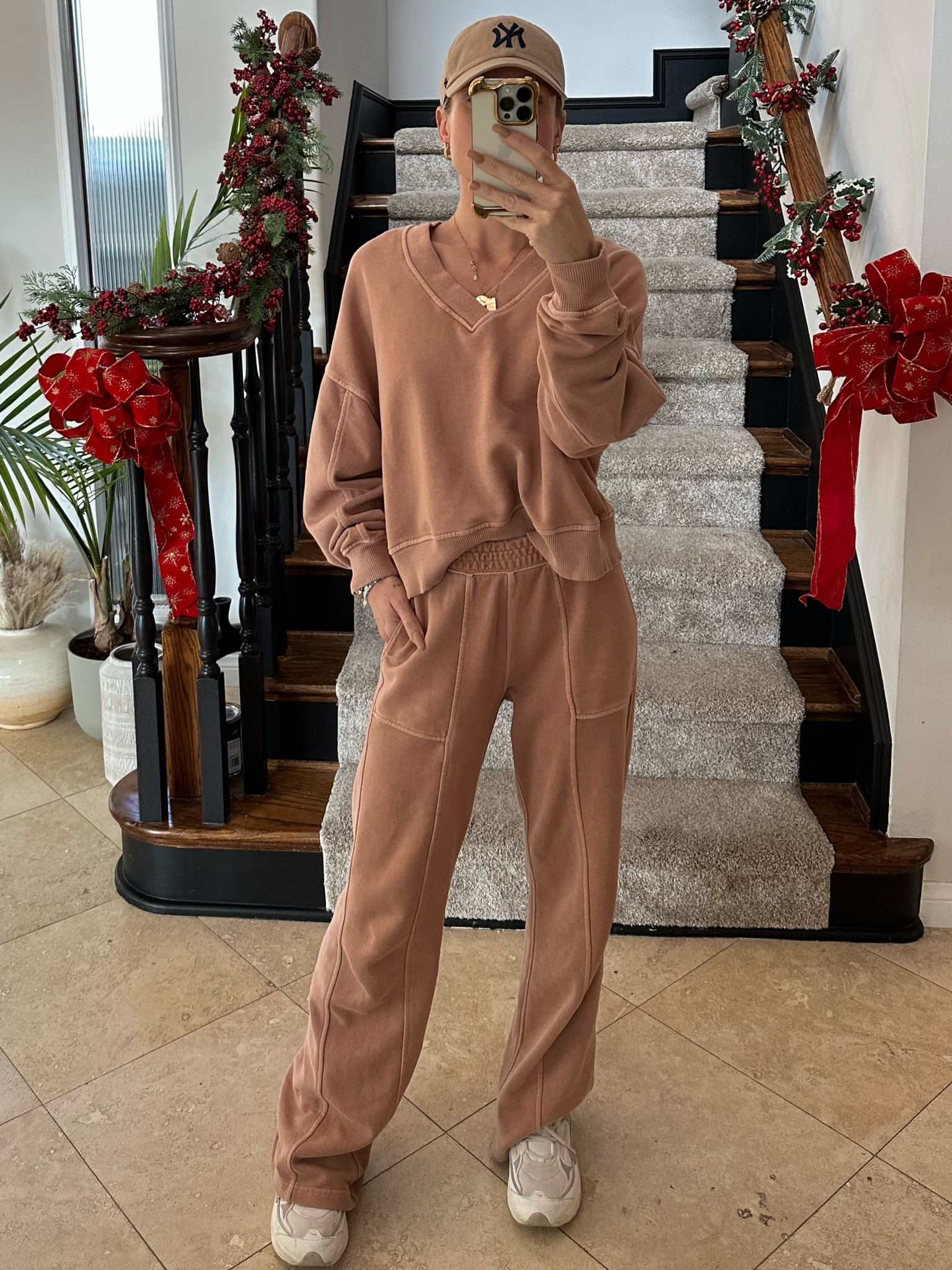 Still obsessed with this aerie set!! Abercrombie hat #LTKloungewear

#LTKSeasonal