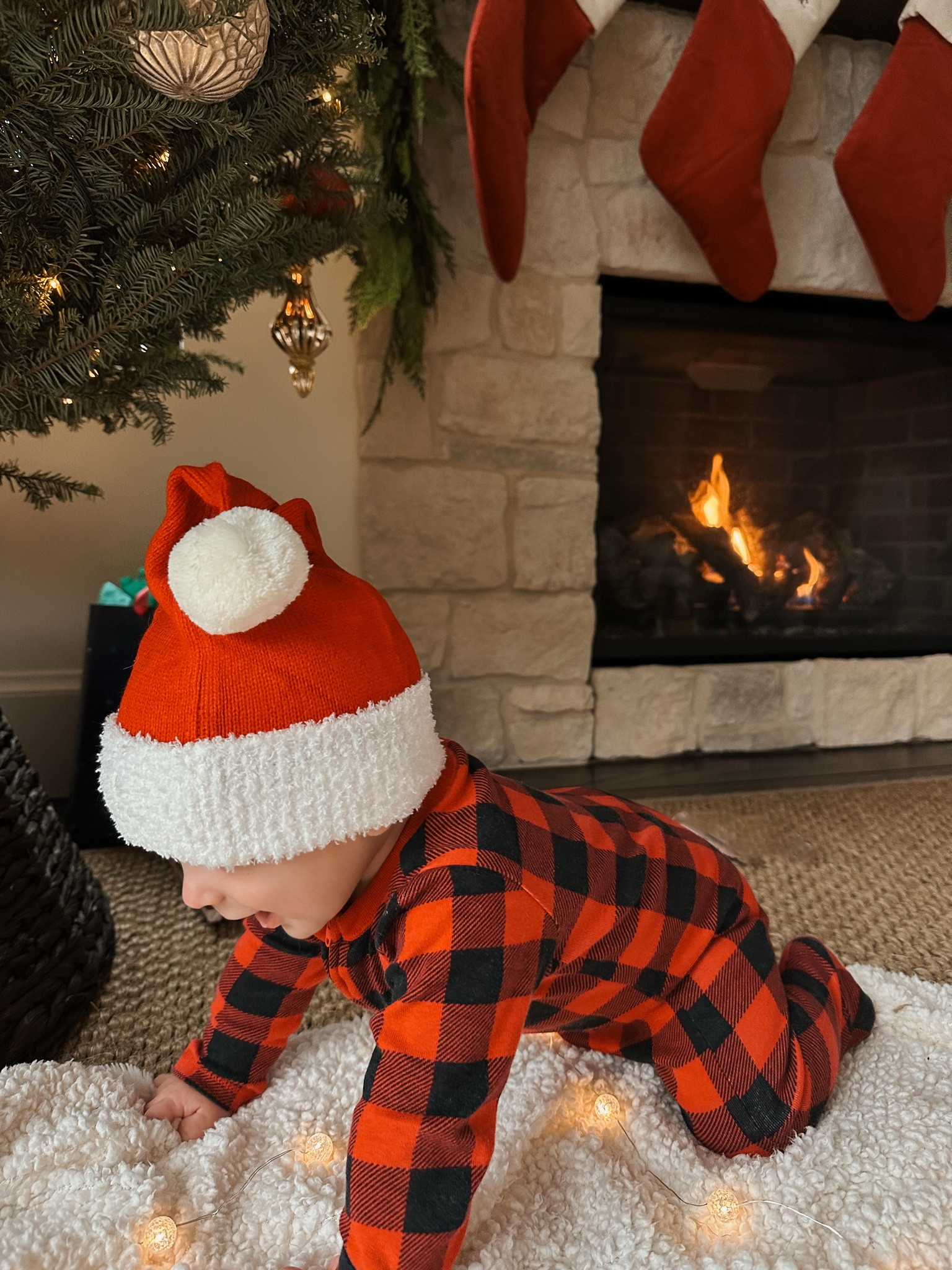 Baby’s first Christmas (and matching pajamas!)

holiday pics, family photos, Christmas at home, baby’s first Christmas, Christmas pajamas, baby santa hat

#LTKHoliday #LTKSeasonal #LTKBaby