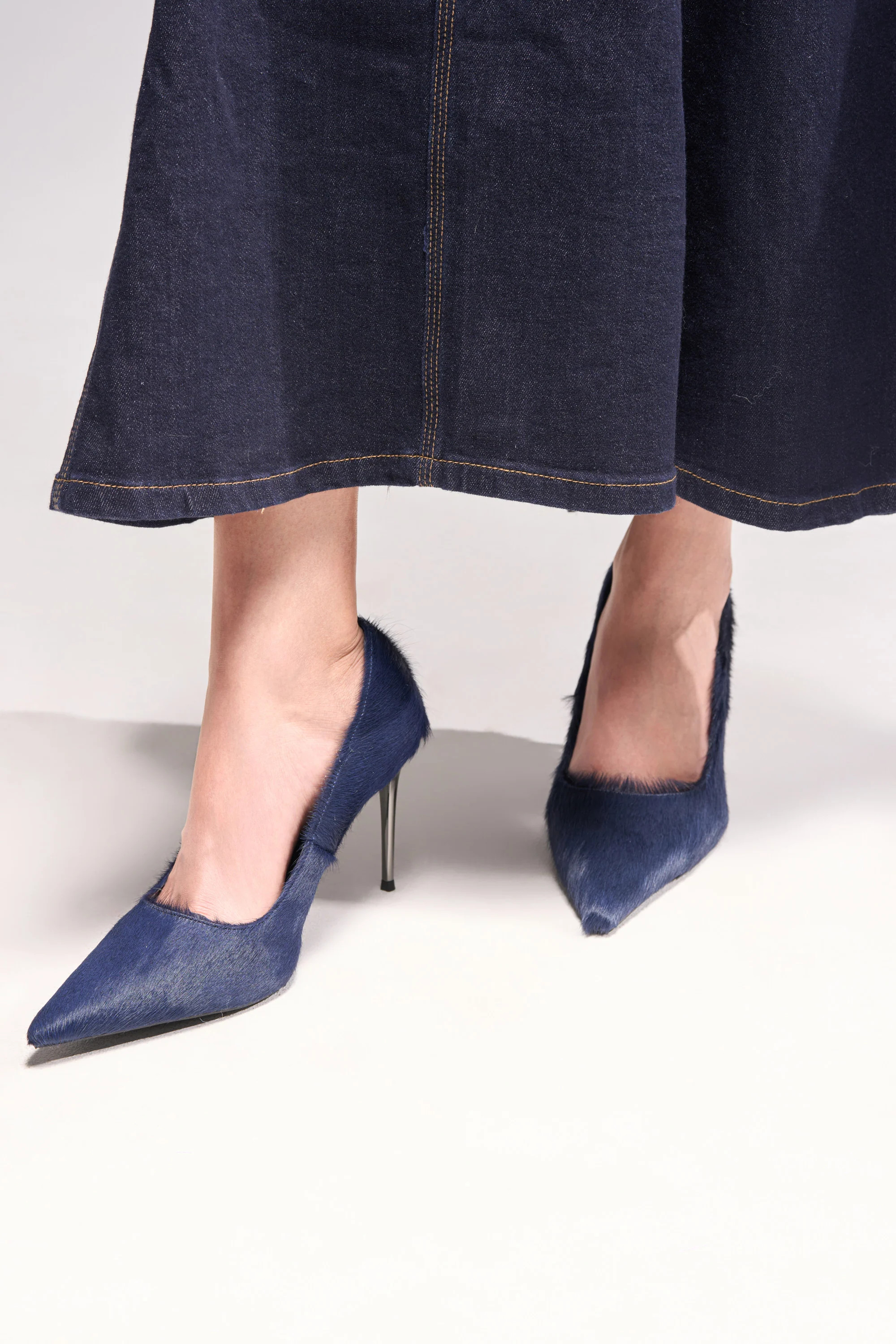 AZALEA WANG ROSEE NAVY PONY HAIR PUMP | AKIRA