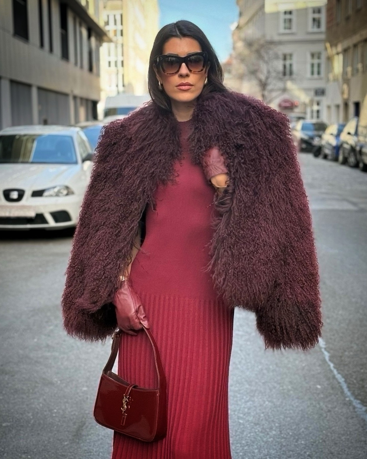 Monochrome magic in burgundy—here to stay for winter 25/26. Are we loving the bold commitment or does it need a touch of contrast? Let me know your thoughts!

Drop a ❤️ if you’re all about monochrome or a 🔥 if you think contrast is the way to go!

Shearling coat: @ducielondon 

#burgundy #monochrome #fashiontrend #styleinspo #ootd #fashionforward #winterfashion #vogue #voguemagazine #monochromelook #colortrend #boldfashion #effortlesschic #powerdressing #wardrobegoals #statementlook #confidenceincolor #fashiontalk #styledebate