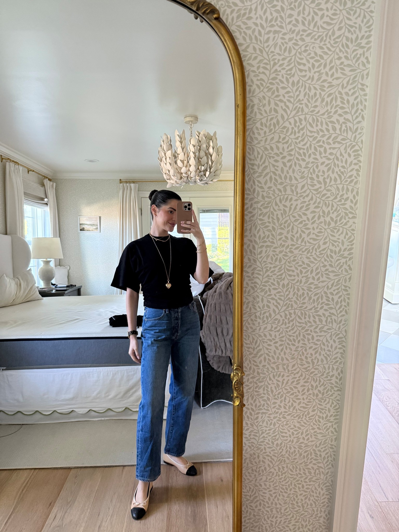 Today’s casual outfit of the day / love these denim jeans / TTS. I’m in a 25. Size small in the black tee!