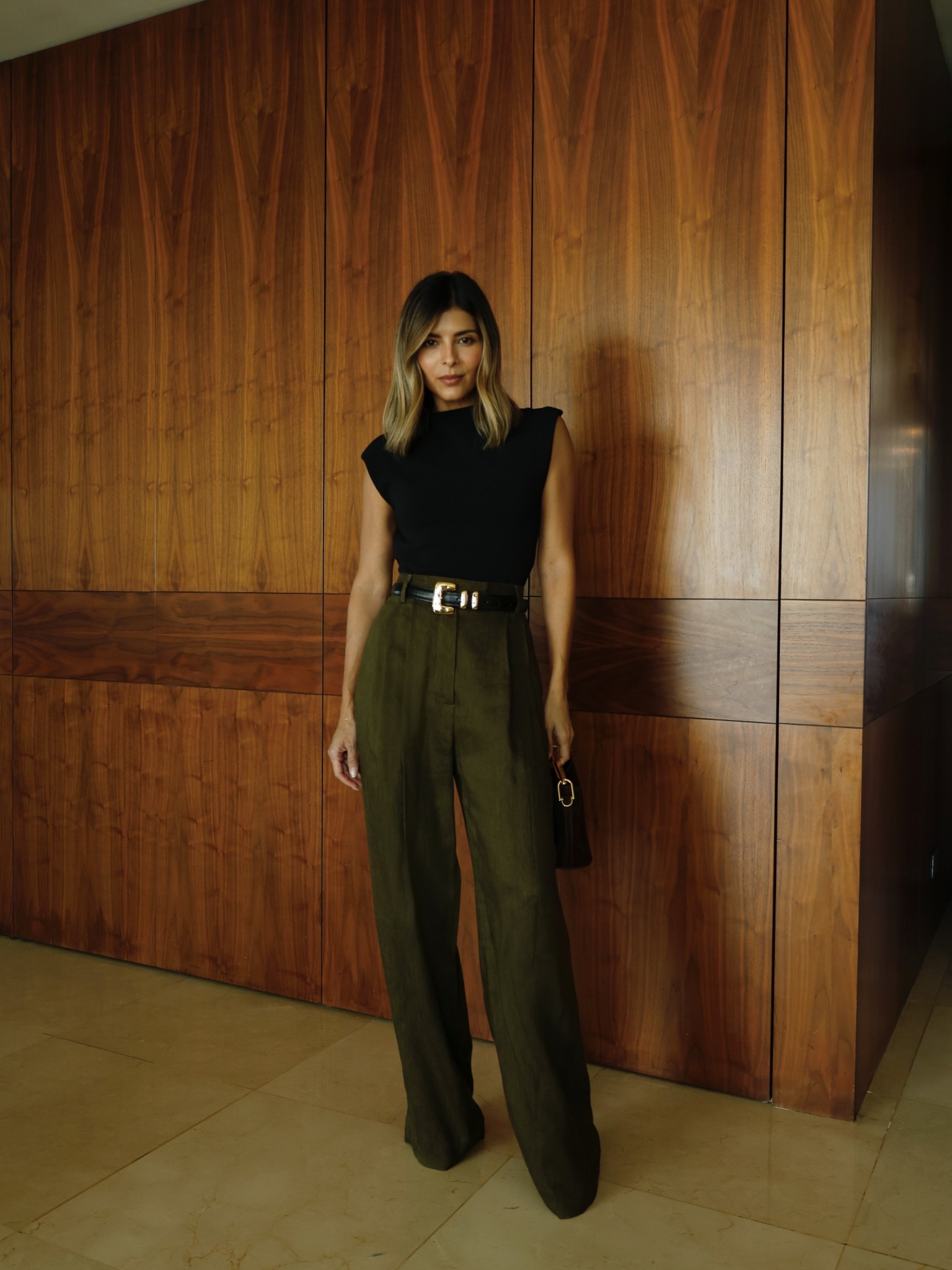 Wide-leg trousers used to intimidate me. They can easily look overwhelming or unflattering if you don’t get the proportions right. Here’s what actually works:
- High waist (these sit right at my natural waist, not lower)
- Fitted top to balance the volume (this crop top creates a bit of shape)
- Statement belt to define the waistline (this is non-negotiable for me)

The key? Don’t overthink it. If the pants are doing the talking, keep everything else minimal.