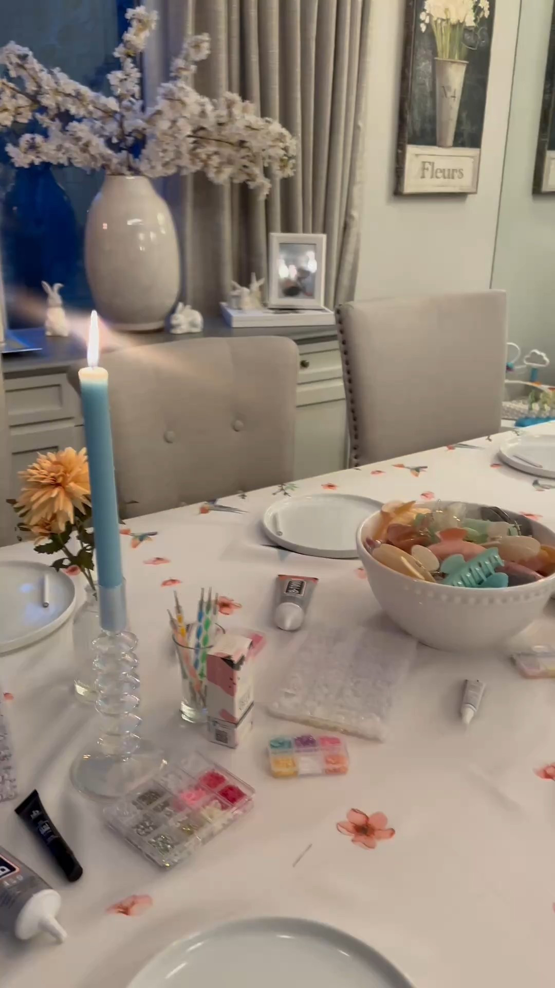 Hair Clip party for girls!✨ I love to host and this was so much fun to throw. It’s a perfect idea for your next girls night💞🌷🎀 Everything is linked on my LTK! Link in bio🥰

#LTKHome #LTKFindsUnder50 #LTKParties