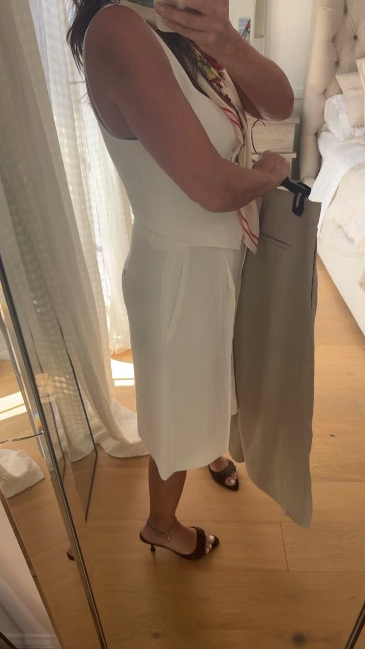 New linen pieces from @Aritzia  I’m wearing rhe Pacino vest but there another one that I like too linked ⬇️
Wearing size 6 in the long shorts but 8 in the barrel linen pants  (I always am between 6 and 8 at Aritzia)

#LTKWorkwear #LTKTravel #LTKOver40