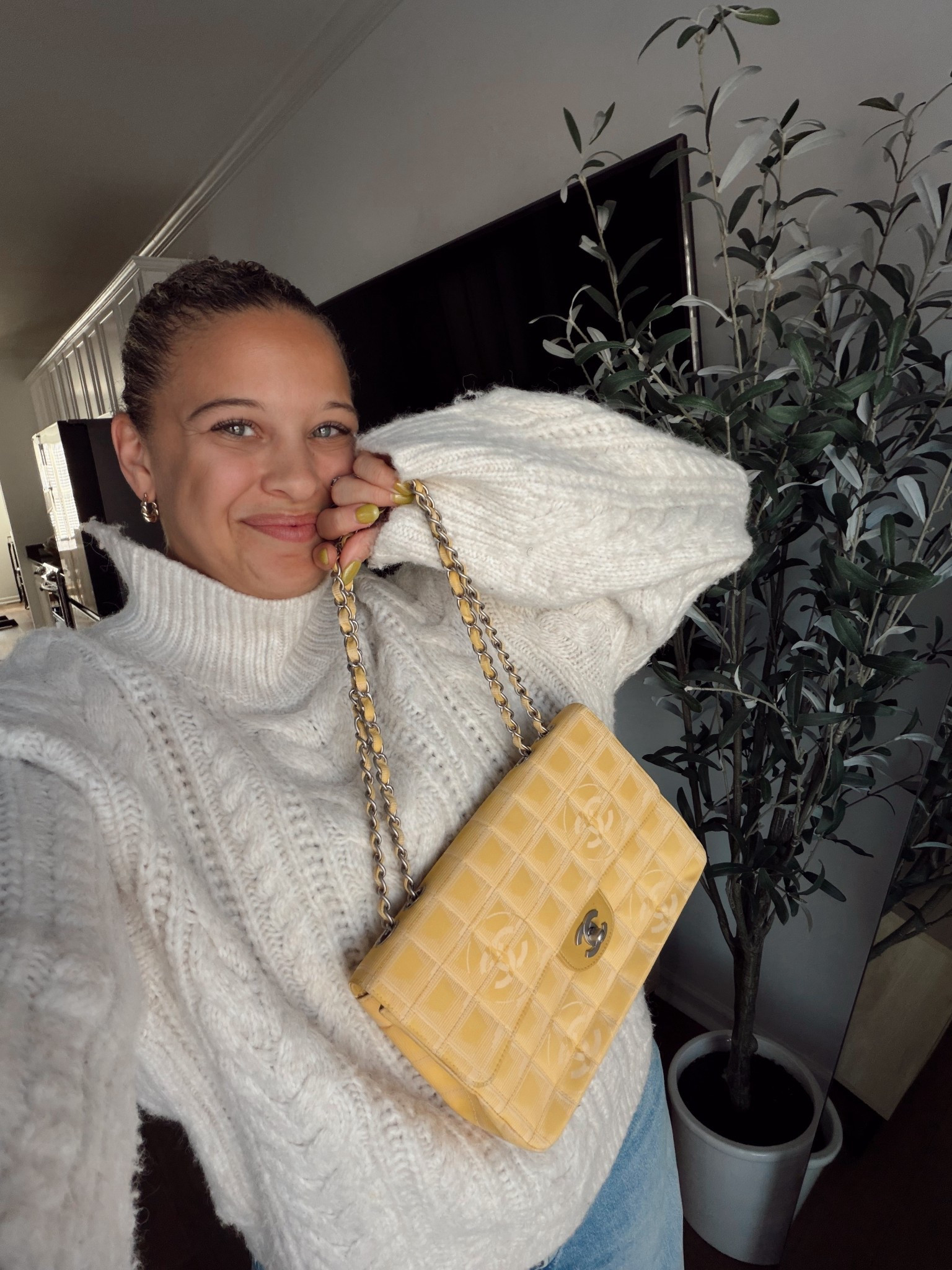 Okay ladies listen up! I recently discovered a little secret weapon to treating yourself to luxury without the commitment…and honestly I’ve unlocked an entirely new personality thanks to this gorgeous bag I get to experience thanks to @vivrelle!!

You can use my code LAURENCHAMBERS to get your first month of Vivrelle membership on me! What are you waiting for 💛

#vivrellepartner #ad