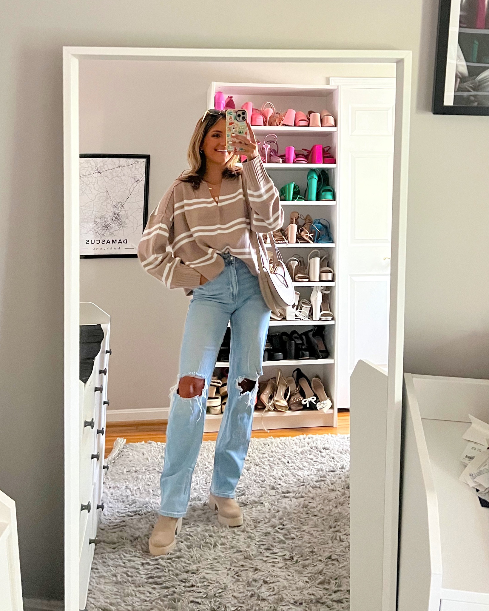 casual everyday fall outfit from Hollister. use code HCOMCKENZ for an extra 20% off your purchase (yes it’s stackable)🍂💕

wearing an XS in tops, S in sweaters, 000R (I’m 5’2) in these straight leg jeans  