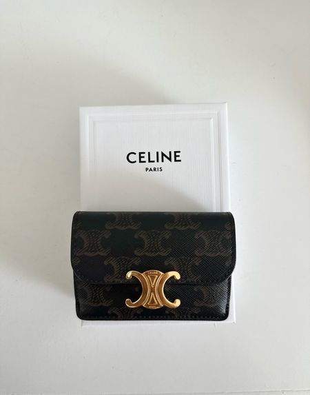 Celine Triomphe card holder! Love 🤎 