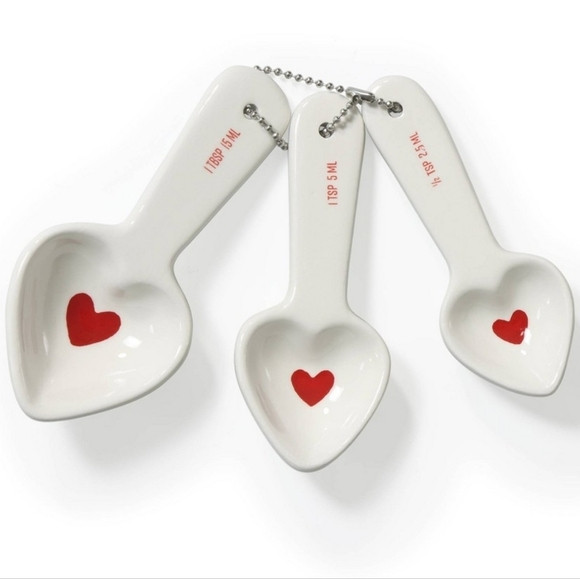 Bullseye Ceramic Heart Measuring Spoons | Poshmark