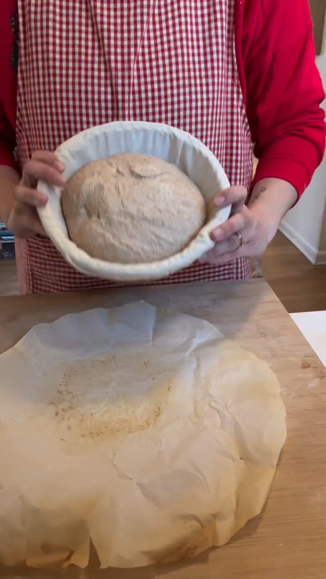 DIY: Sourdough Christmas Tree Design🌲 

#sourdough #sourdoughbread #sourdoughscoring #christmastree #homemaking #homemade #cozychristmas #baking #homemaker #mommoments #madewithlove❤️ #modernhomemaker