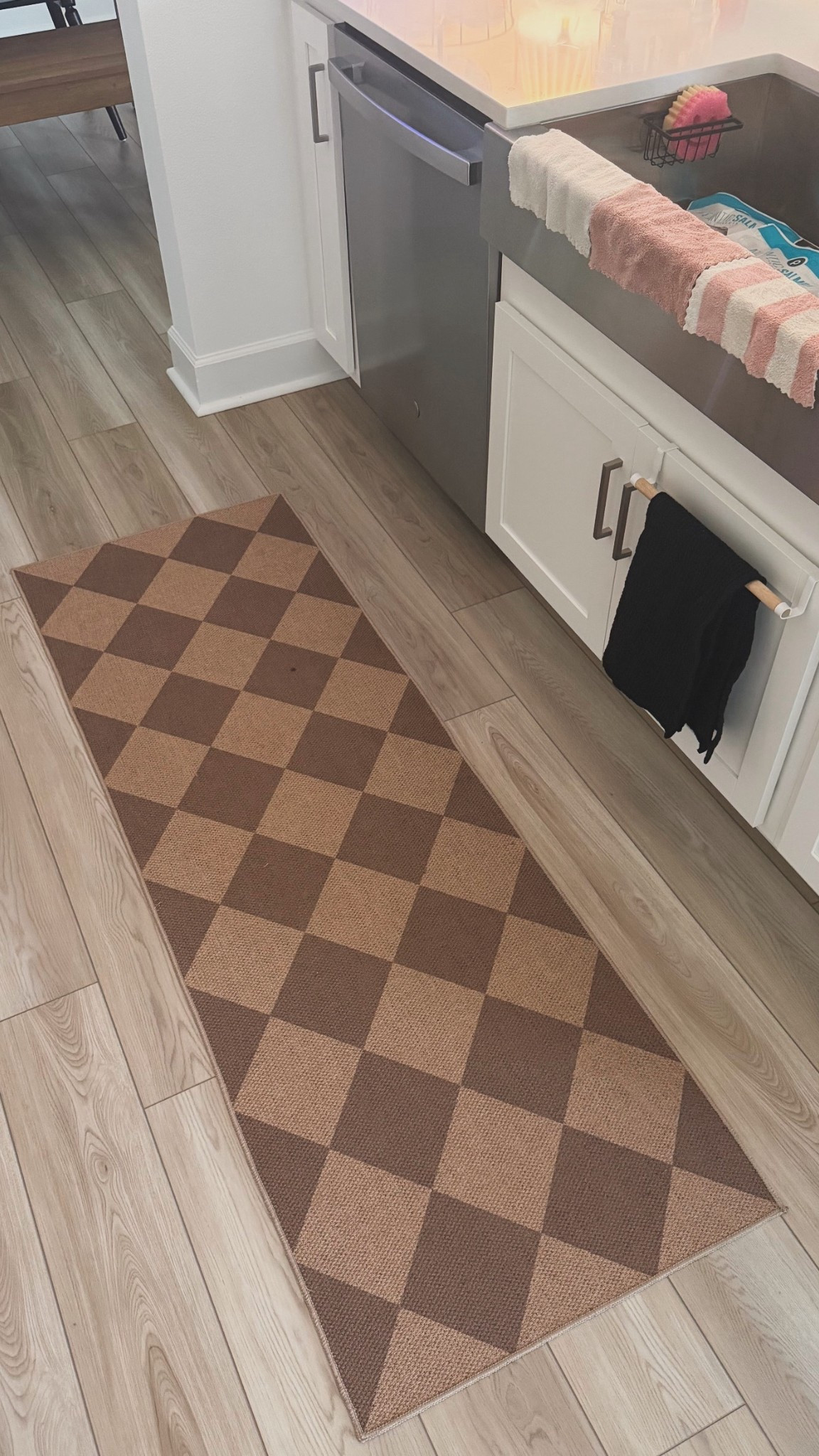 my kitchen rug! it’s washable too & it doesn’t move at all 🤎🤍 

#LTKHome #LTKSaleAlert #LTKdayinmylife