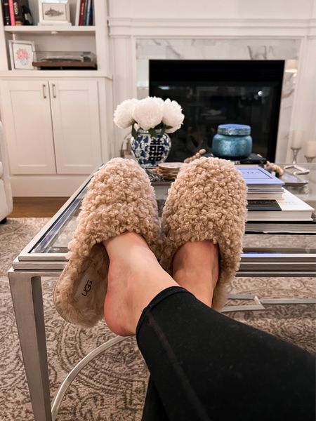 These UGG slides have been sold out everywhere! I have found them fully stocked…so Run!!🏃‍♀️