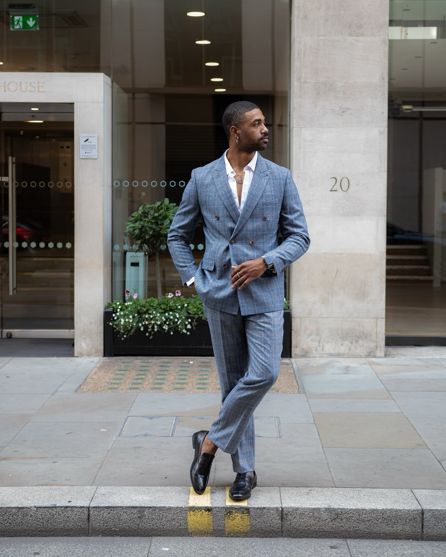 Sharp suit, sharper moves. Own this Monday like a boss. Full look from @jacamouk 

How we feeling about this look? 

Save For later 🖤

📸 taken by @amiizmus 😍

#mondayoutfit #suitstyle #mensfashion #mensweardaily #londonfashionblogger #streetstyle #menstyle #dapperoutfits #businesslook #jacamoforeveryman