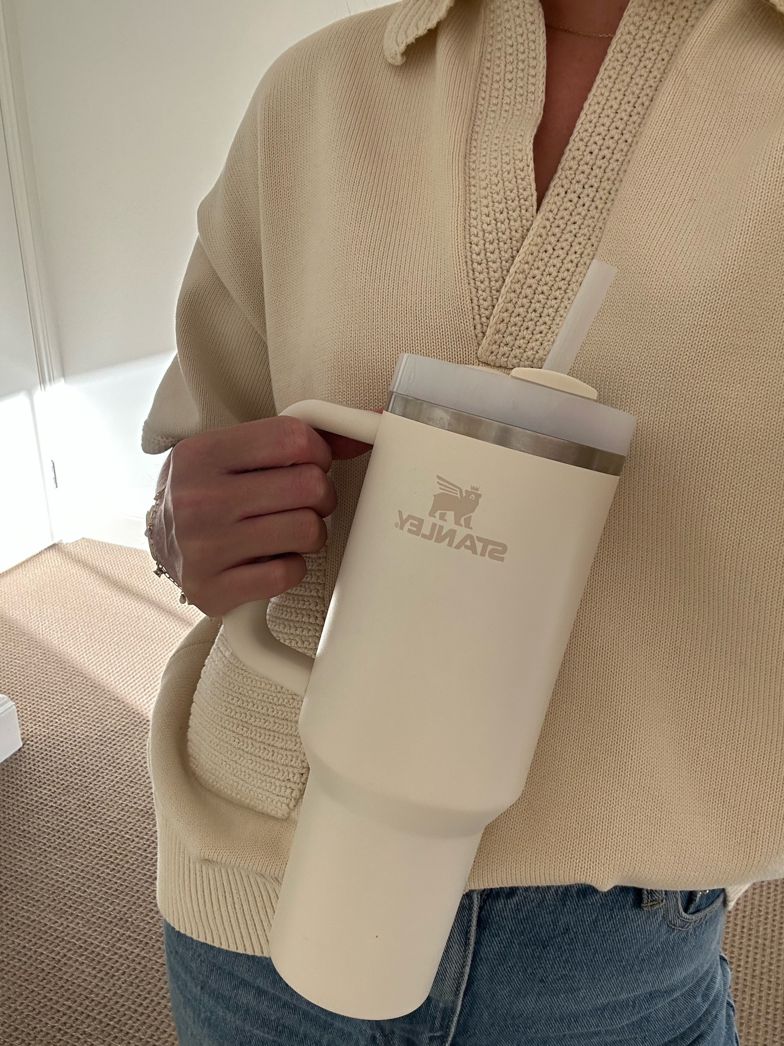 my emotional support bottle🧊🤍finally now in aus!!

#LTKGiftGuide