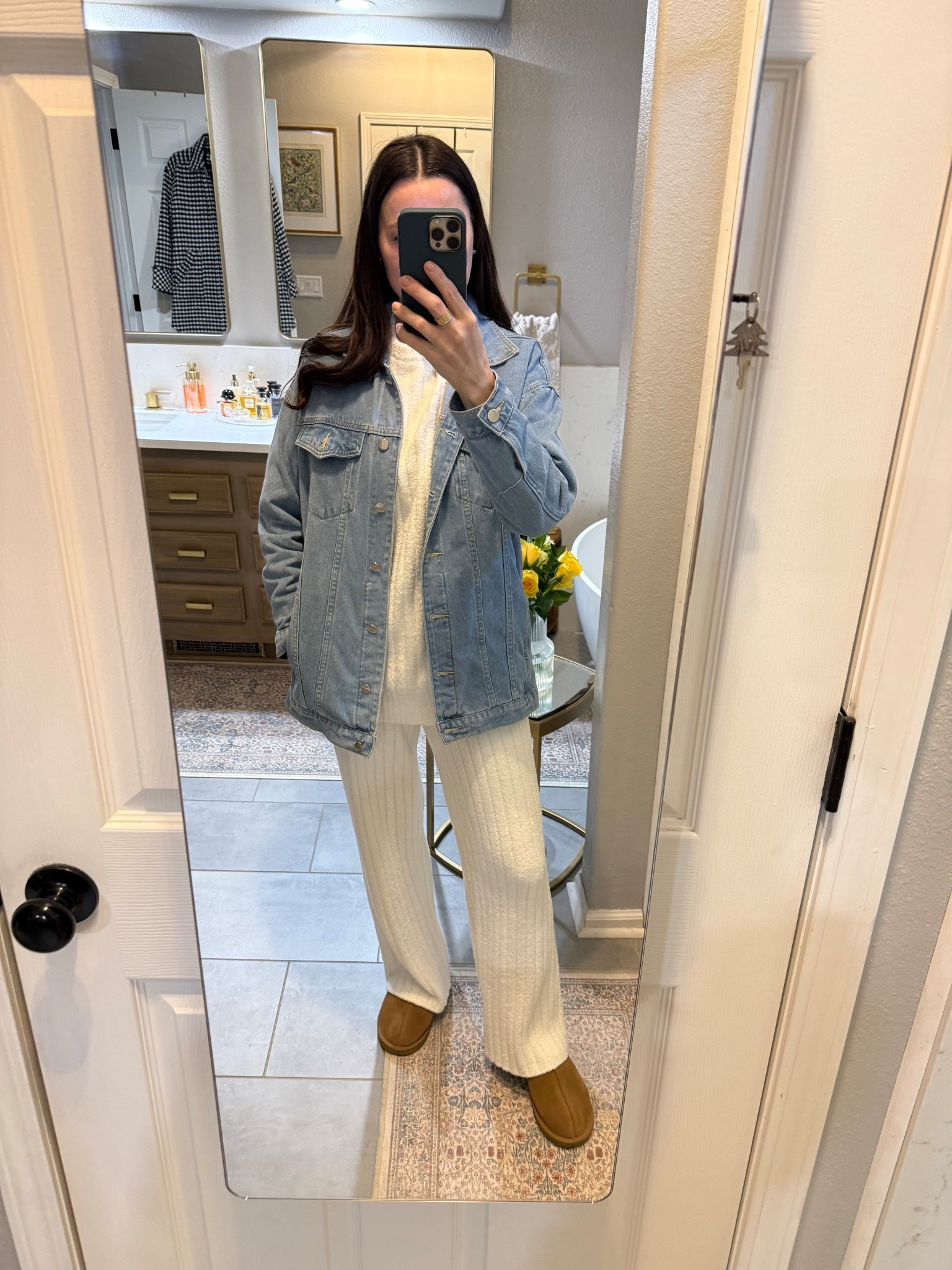 I previously showed this lounge set in brown. I loved it so much that I had to order the ivory!  So comfy and easily pairs with this oversized denim jacket for the perfect errand outfit 💕

#LTKmomlife #LTKootd #LTKdayinmylife