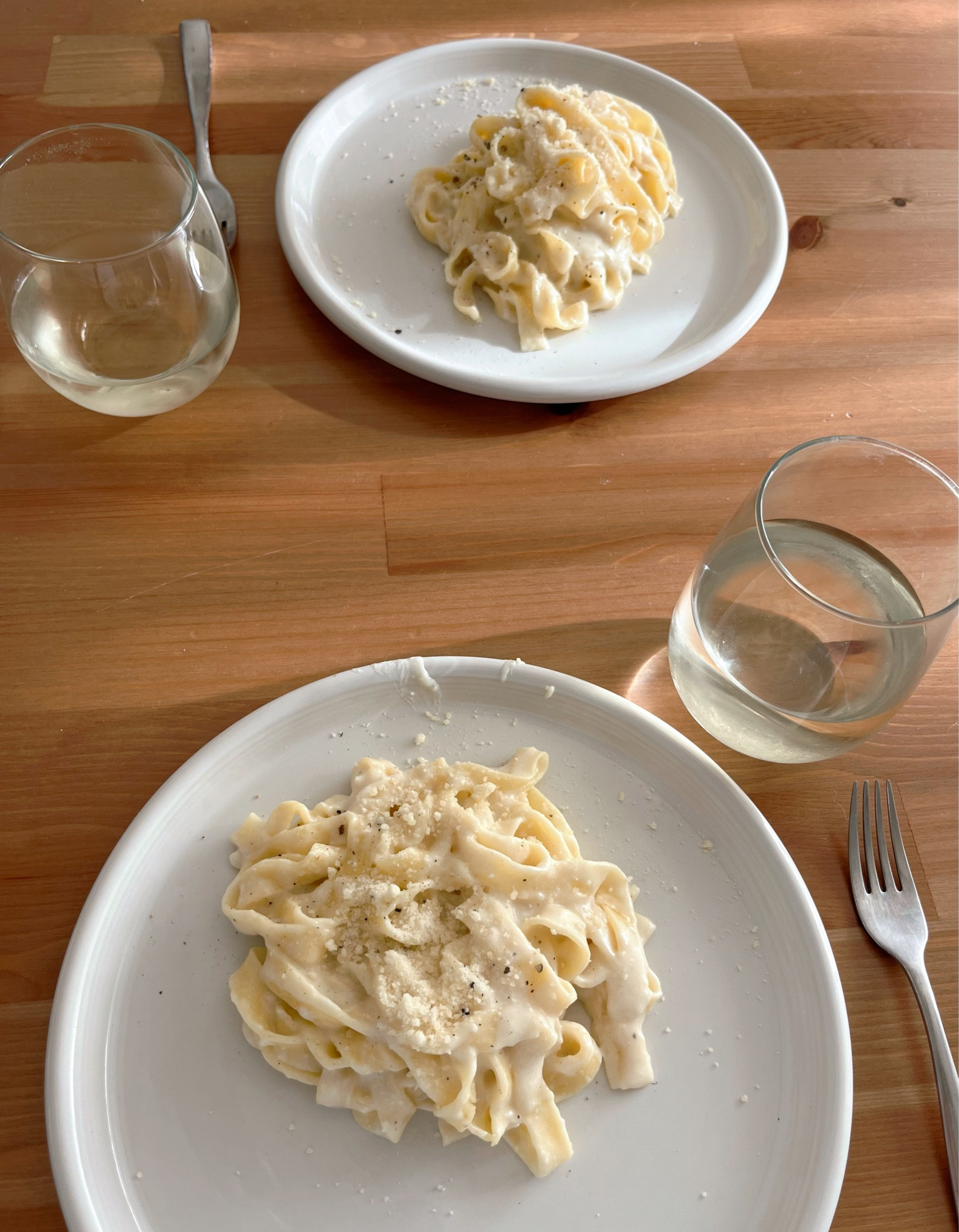 Classic white dinnerware plates with stemless glass wine glasses 

#dinnerware #crateandbarrel #tablesetting #wineglasses #tabledecor #classickitchen #diningtable #utensils #homedecor #timelesshome

#LTKfamily #LTKhome