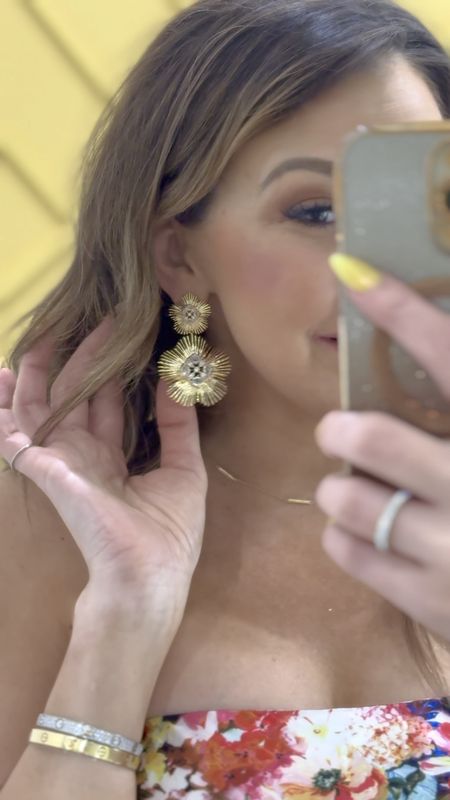 Versatile cold statement earrings from Kendra Scott — LOVE these!
Also sharing my ivory & gold sculptural heels that I’ve been wearing on repeat!



#LTKStyleTip #LTKShoeCrush #LTKFindsUnder100