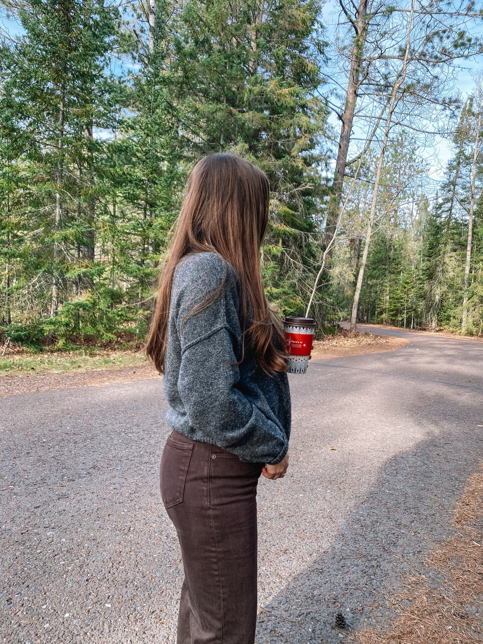 Cozy outfit, thanksgiving outfit,casual outfit 
Nuuds sweater, ugg tasman slippers 
Abercrombie brown 90s relaxed jeans 


#LTKHoliday #LTKSeasonal #LTKstyletip