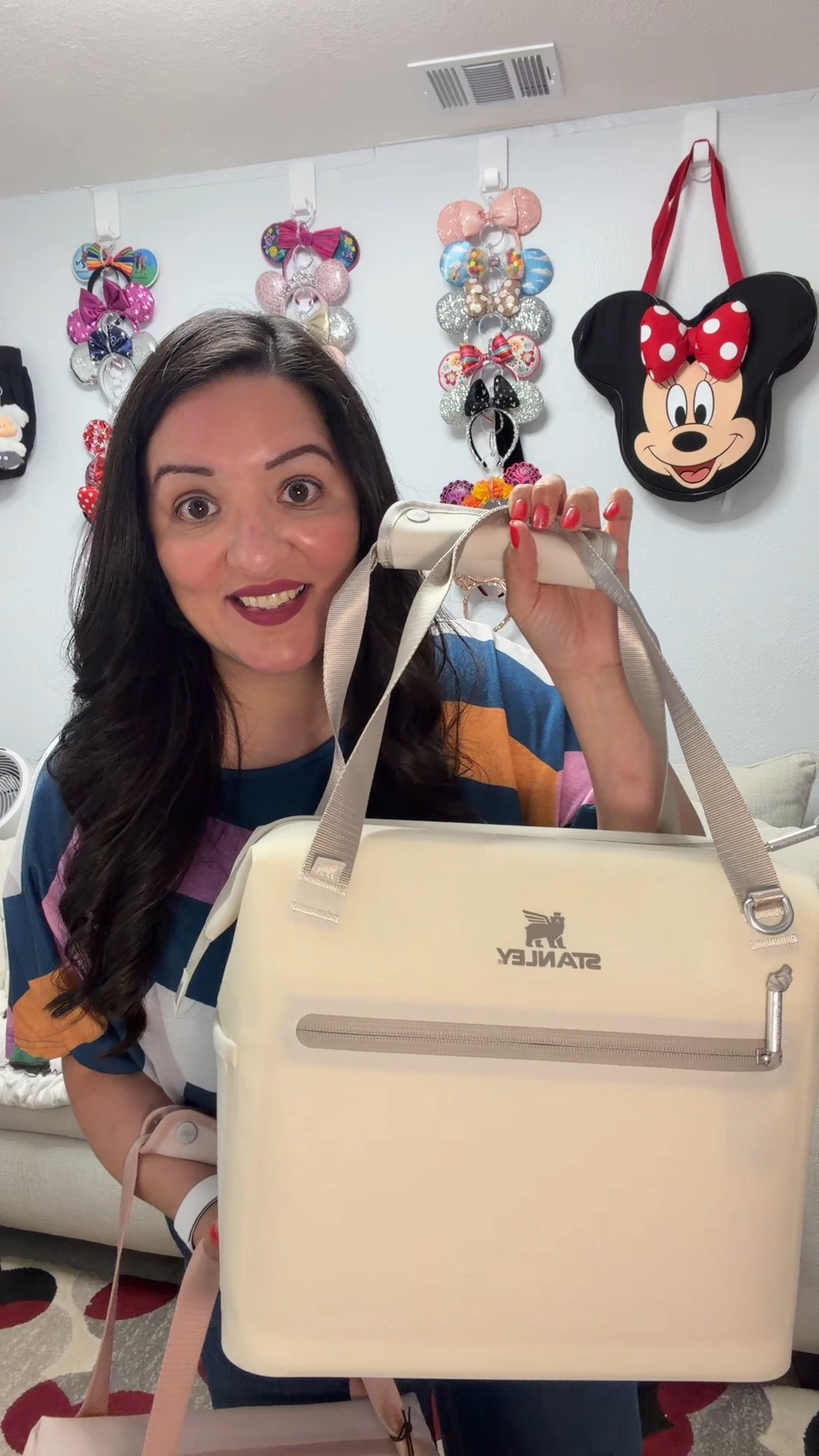 POV: You finally found a cooler that’s functional and cute. 🧃✨

The Stanley All Day Julienne Midi Cooler holds up to 20 cans plus ice, making it perfect for beach days, road trips, picnics, and Disney adventures. I love that it’s easy to carry and doesn’t look like a bulky cooler! 💙

🛒 Linked in TikTok Shop!

#StanleyCooler #stanley #SummerEssentials #TravelMustHaves #DisneyMustHaves

#LTKdayinmylife #LTKActive #LTKHome